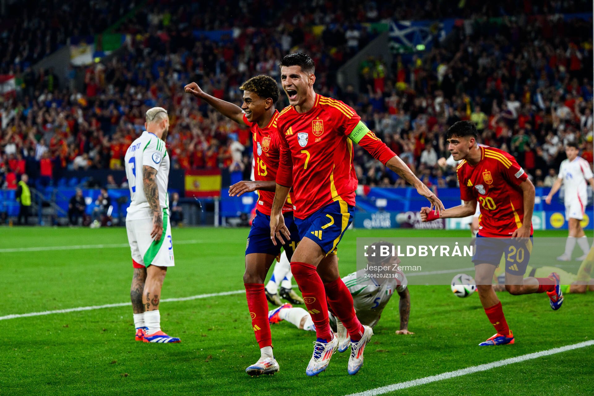 Lamine Yamal and Alvaro Morata of Spain celebrate