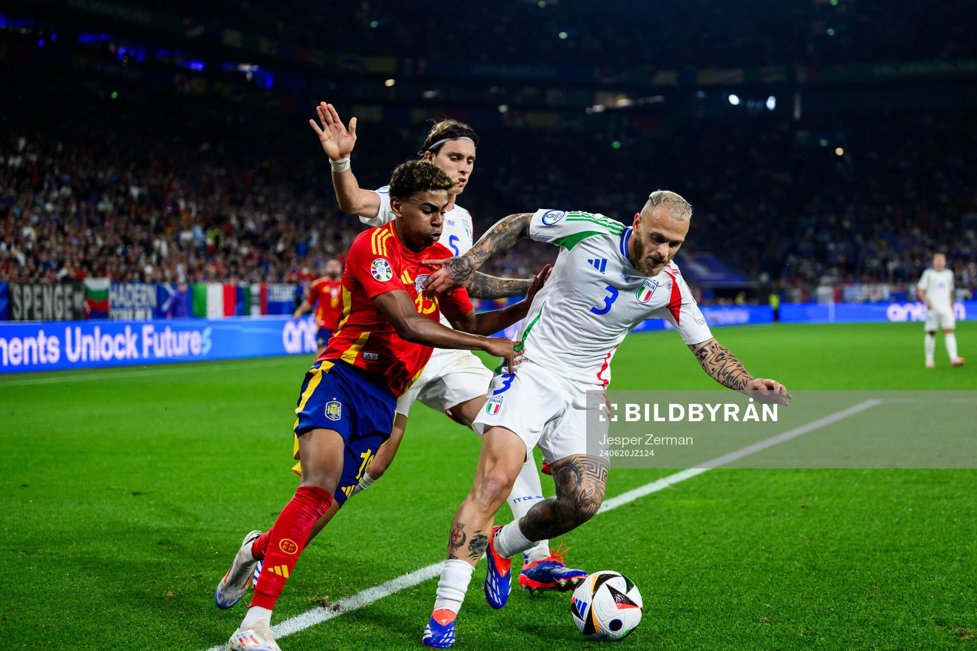 Lamine Yamal of Spain against Riccardo Calafiori and