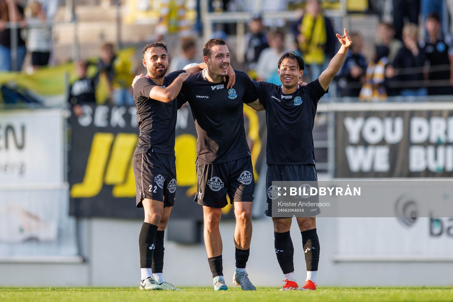 Lunds Viktor Ekblom jublar med Jamshed Asekzai och Eddie