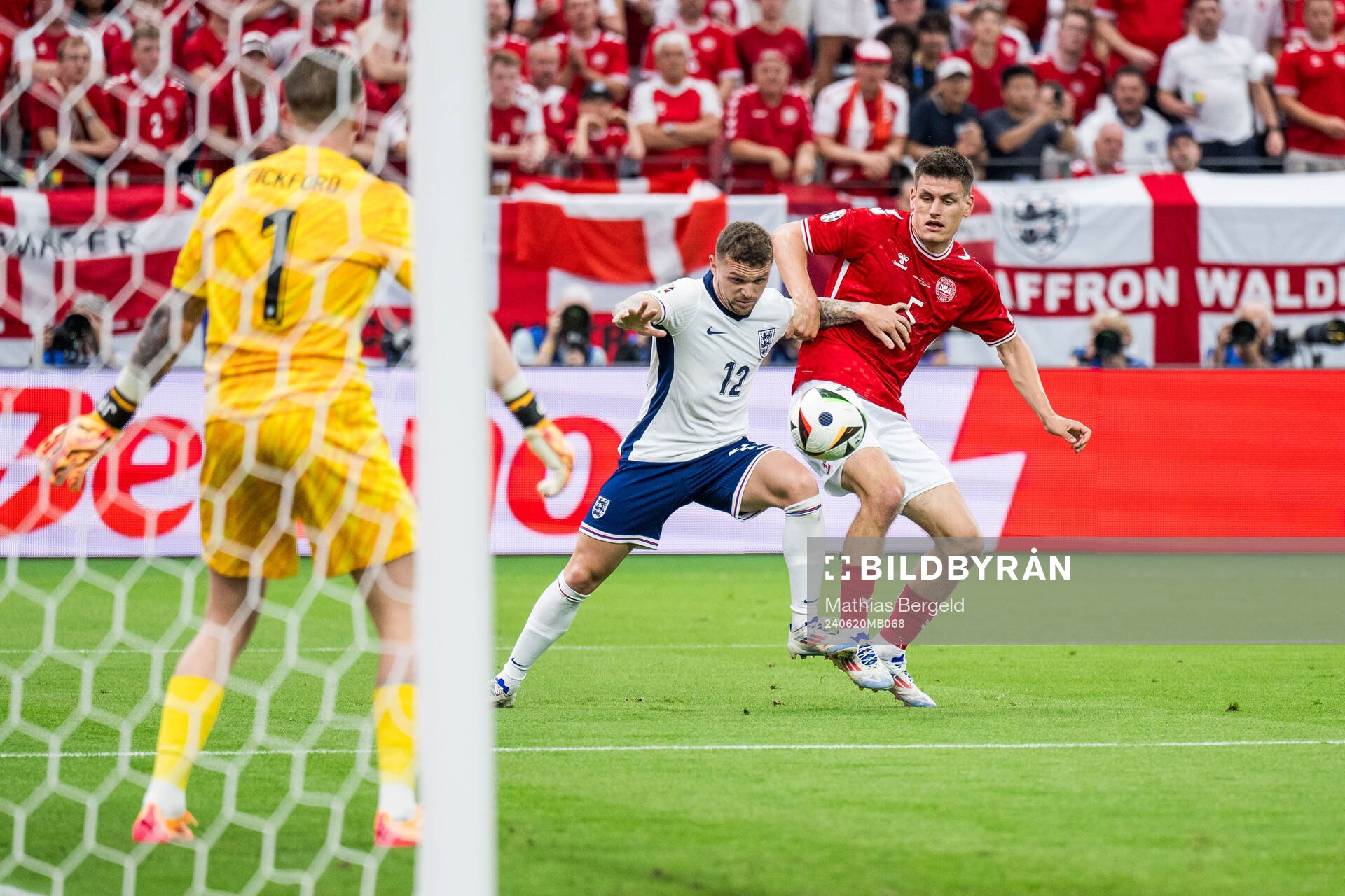 Kieran Trippier of England and Joakim Mæhle of Denmark