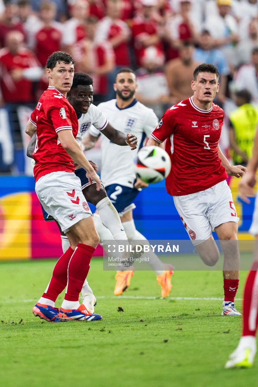 Andreas Kristiansen and Joakim Mæhle of Denmark and Bukayo Saka of England during the UEFA Euro 2024 Football Championship match between Denmark and England on June 20, 2024 in Frankfurt.