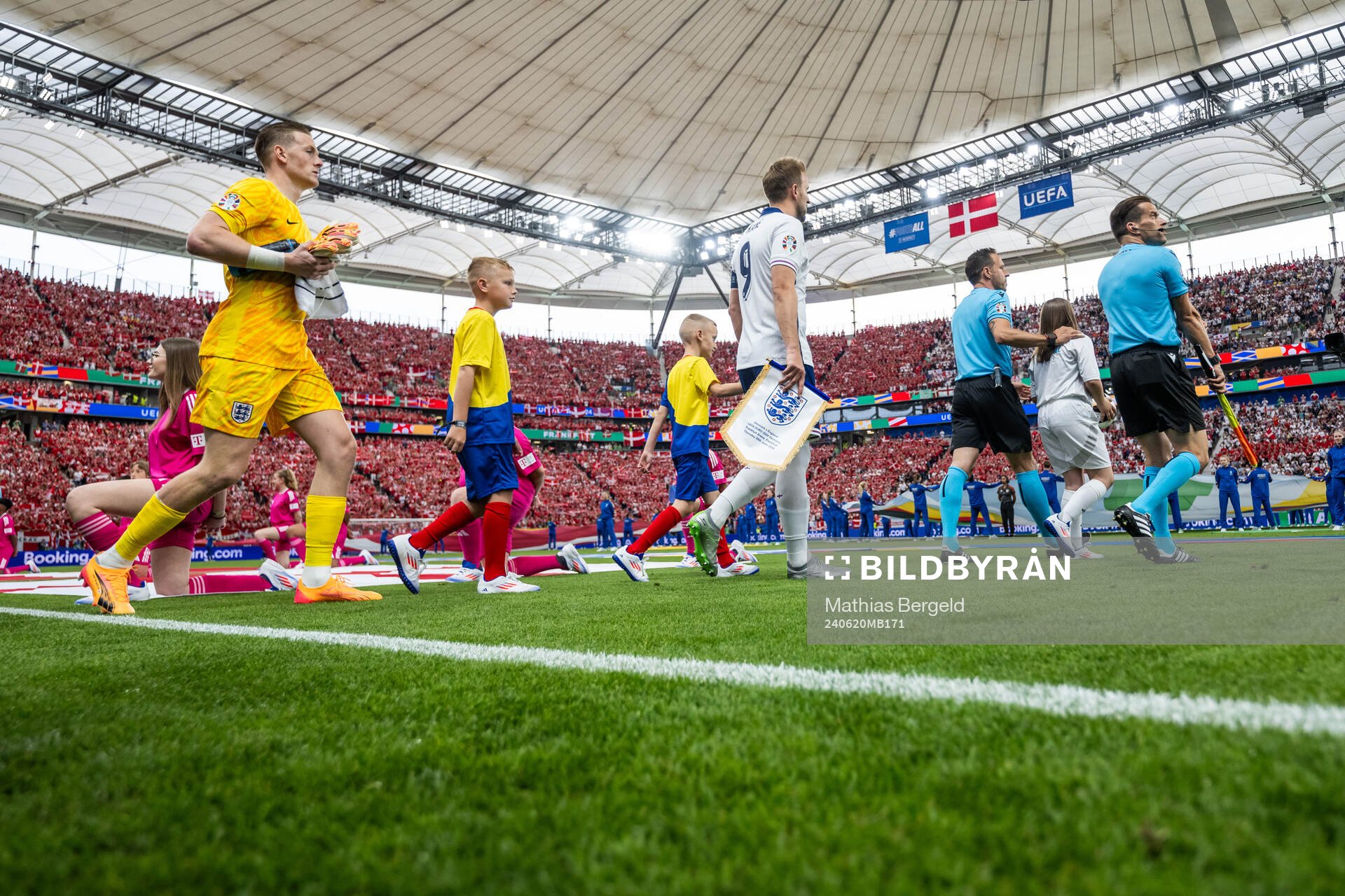 Goalkeeper Jordan Pickford and Harry Kane of England enter