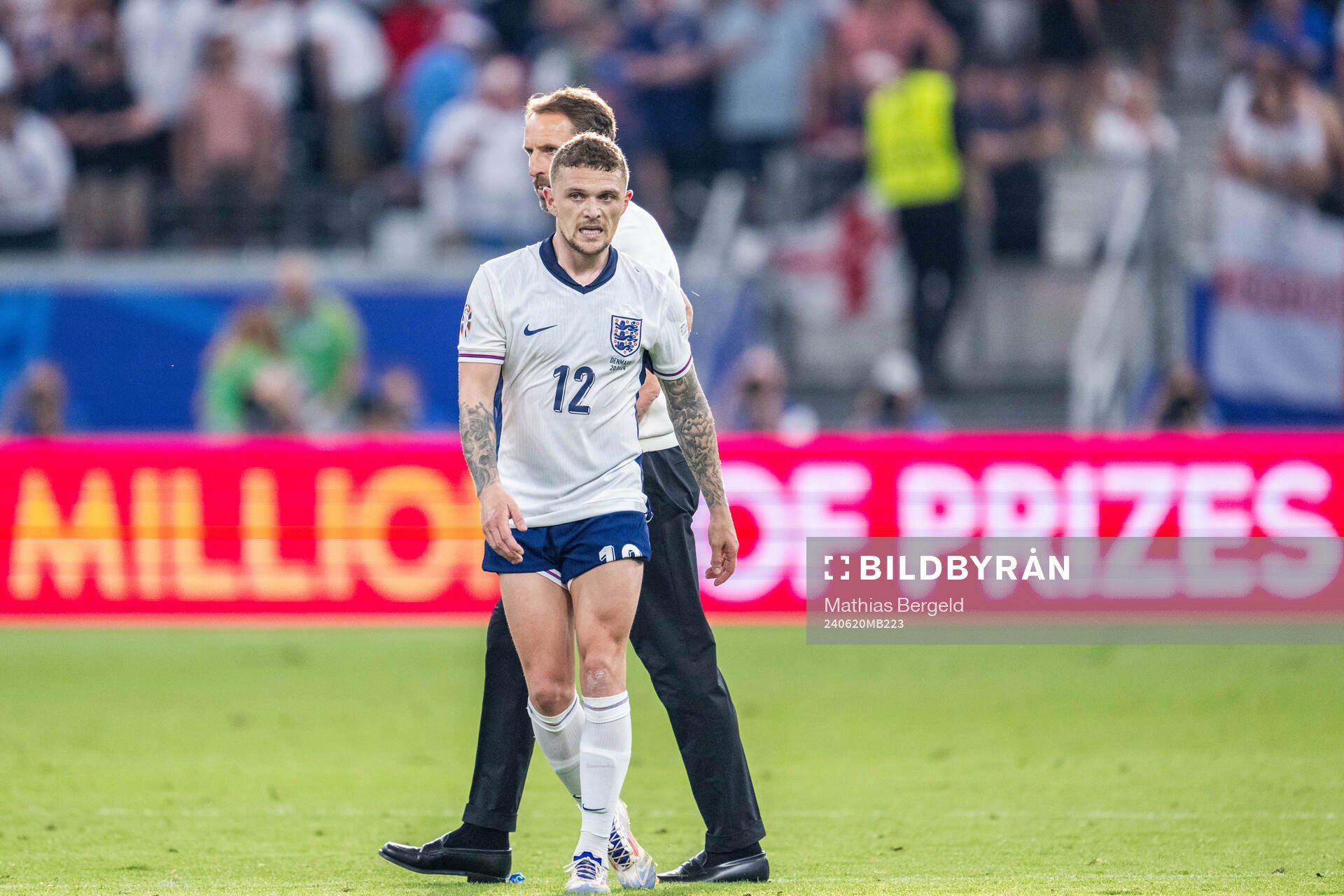 Head coach Gareth Southgate and Kieran Trippier of England