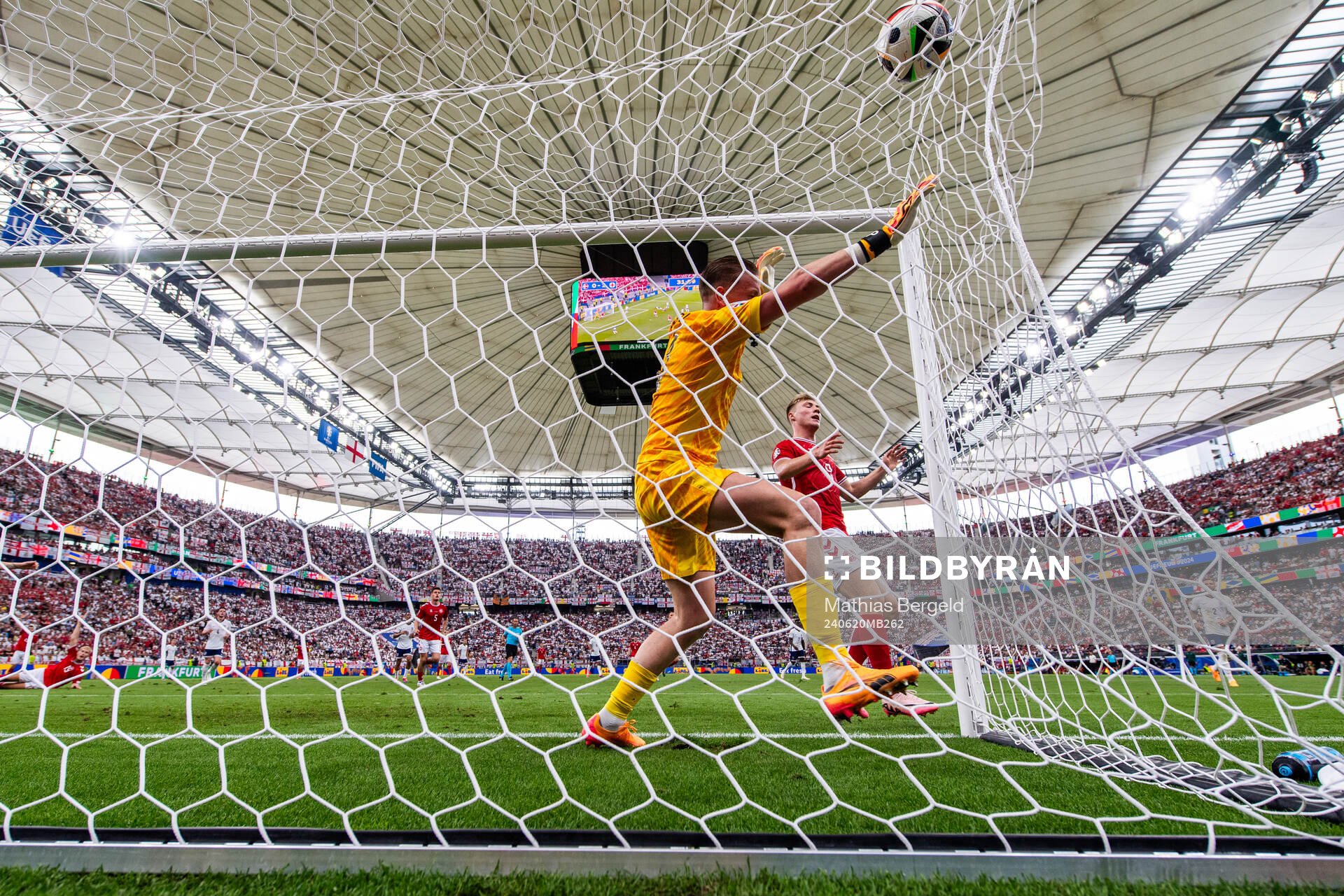 Rasmus Højlund of Denmark reacts next to goalkeeper Jordan