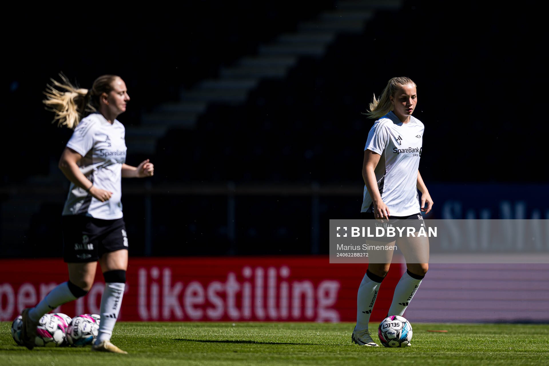 Synne Aunehaugen of Rosenborg warms up