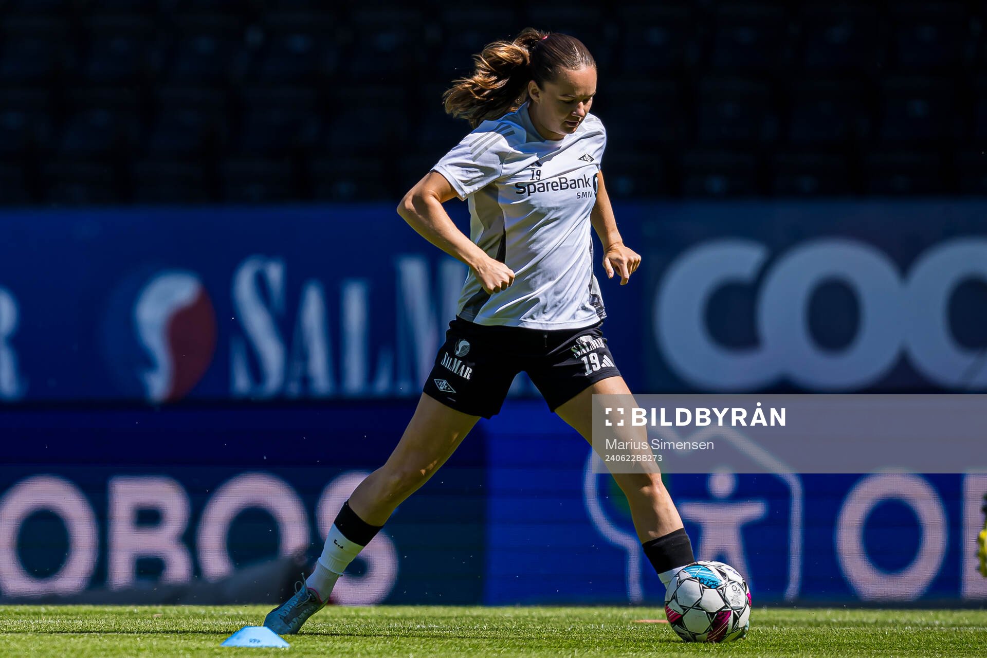Rebecka Wanvik Holum of Rosenborg warms up