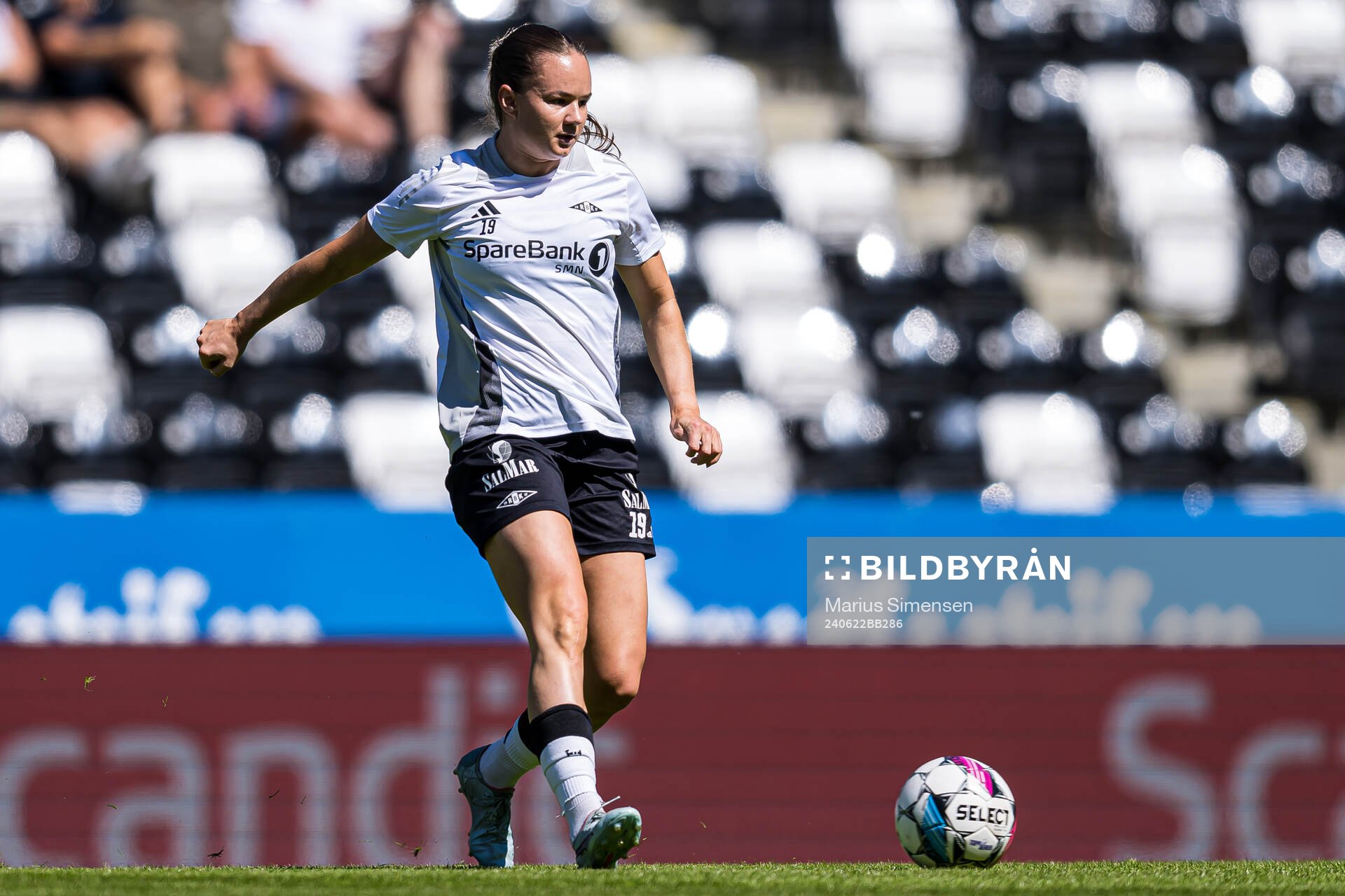 Rebecka Wanvik Holum of Rosenborg warms up