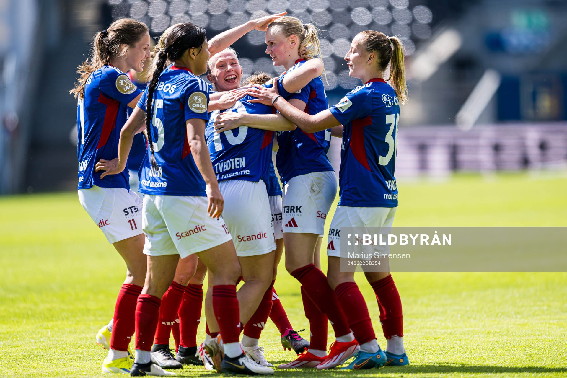 Karina Sævik of Vålerenga celebrates