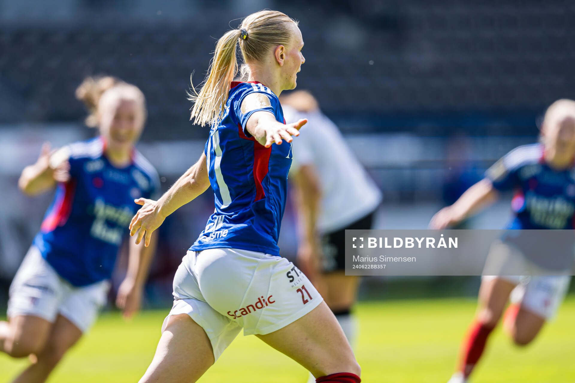 Karina Sævik of Vålerenga celebrates