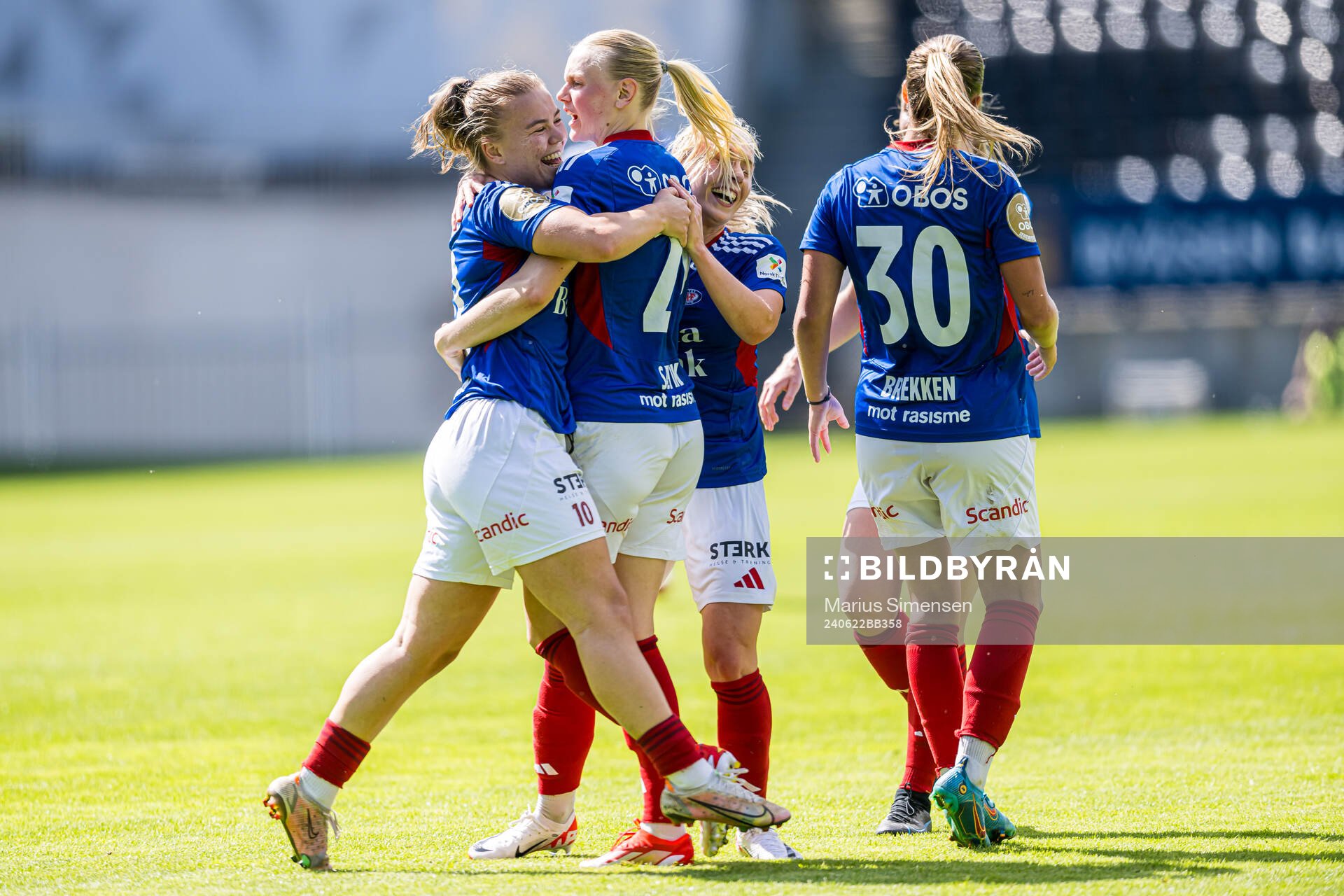 Karina Sævik of Vålerenga celebrates