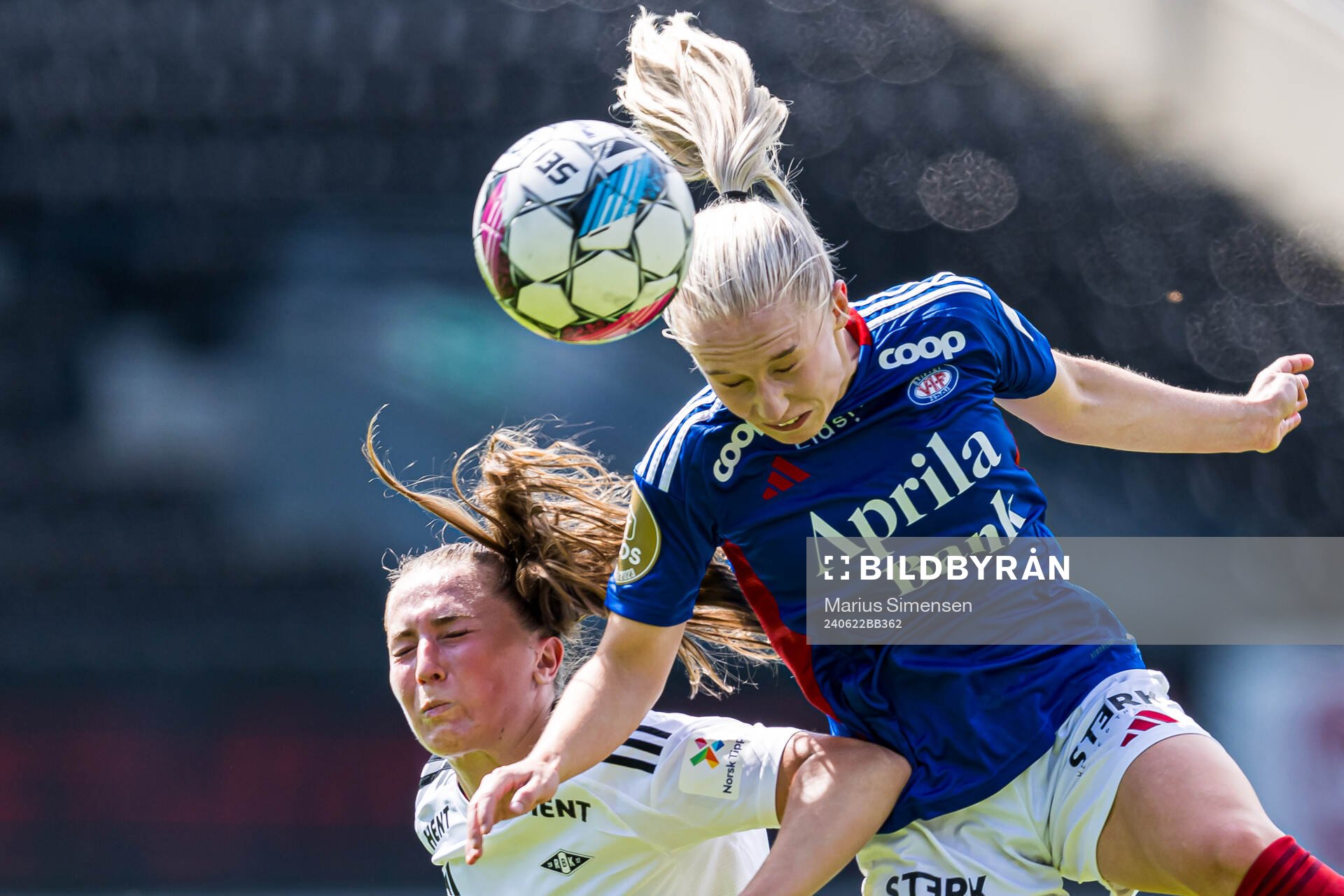 Matilde Rogde of Rosenborg and Thea Bjelde of Vålerenga