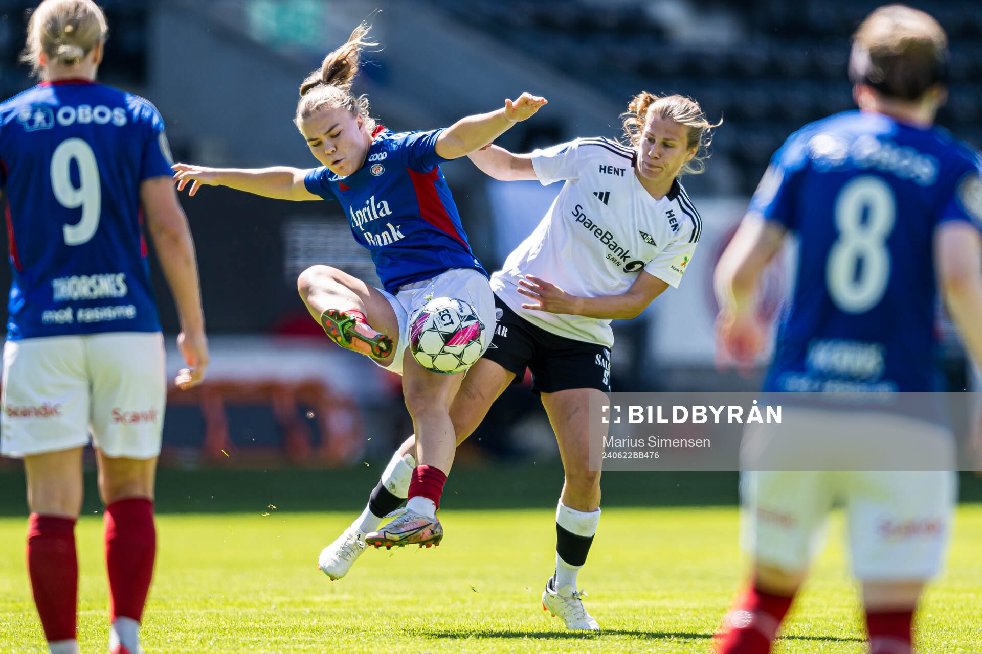 Olaug Tvedten of Vålerenga and Cesilie Andreassen of