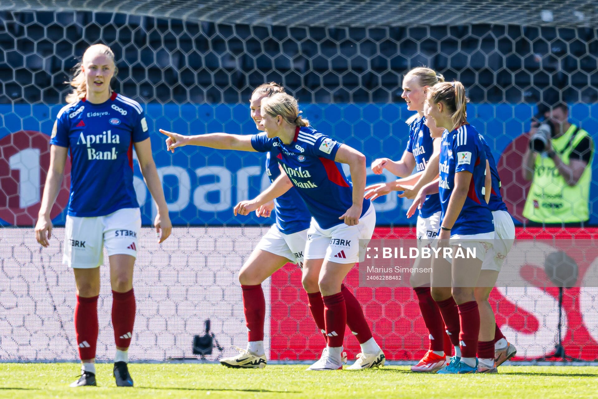 Elise Thorsnes of Vålerenga celebrates