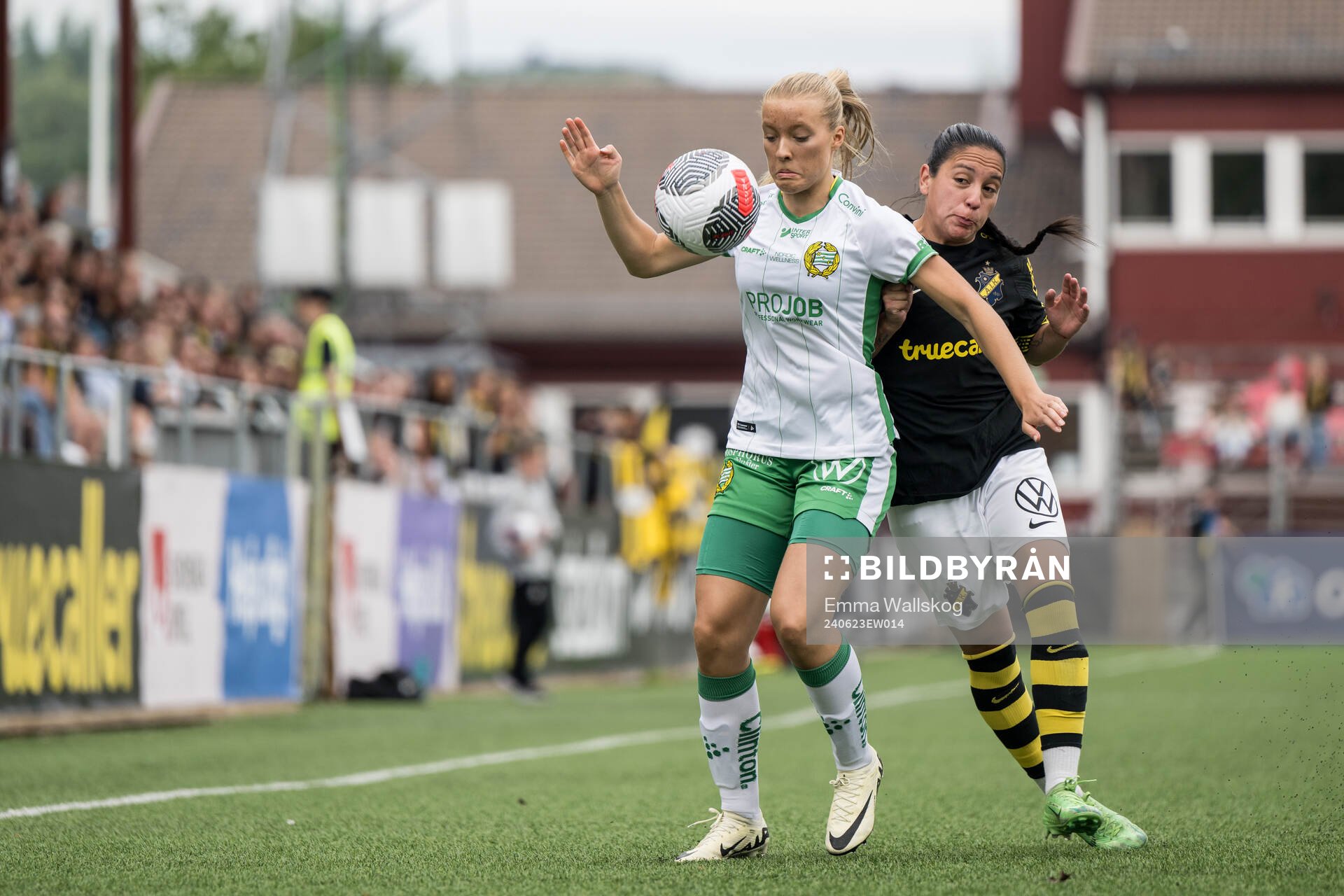 Hammarbys Smilla Holmberg och AIKs Michelle Rojas Flores