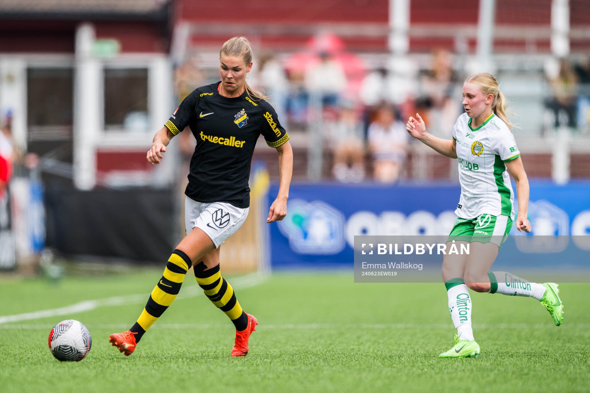 AIKs Nina Jakobsson och Hammarbys Emilie Joramo