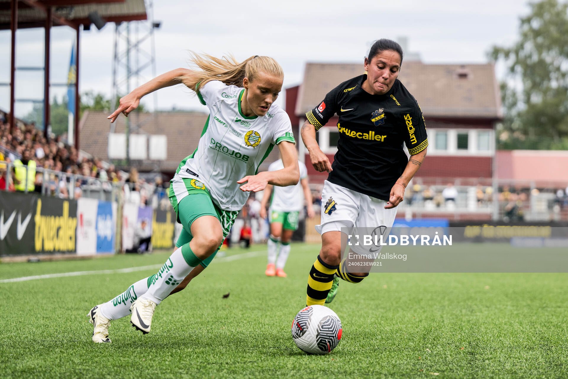 Hammarbys Smilla Holmberg och AIKs Michelle Rojas Flores