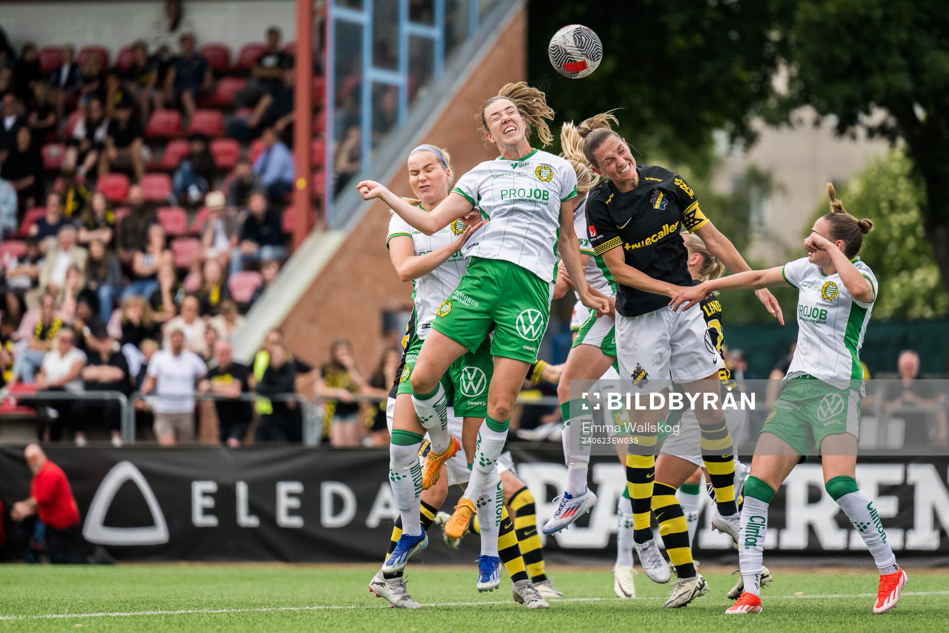 Hammarbys Eva Nyström, Emma Westin samt AIKs Jennie Nordin