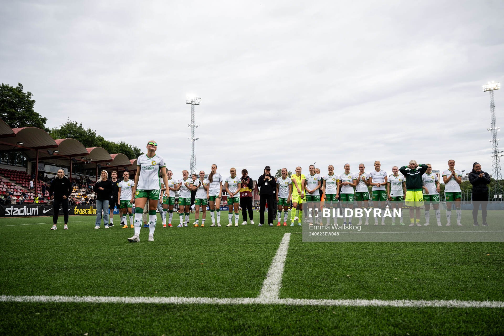 Hammarbys Klara Folkesson jublar med lagkamrater