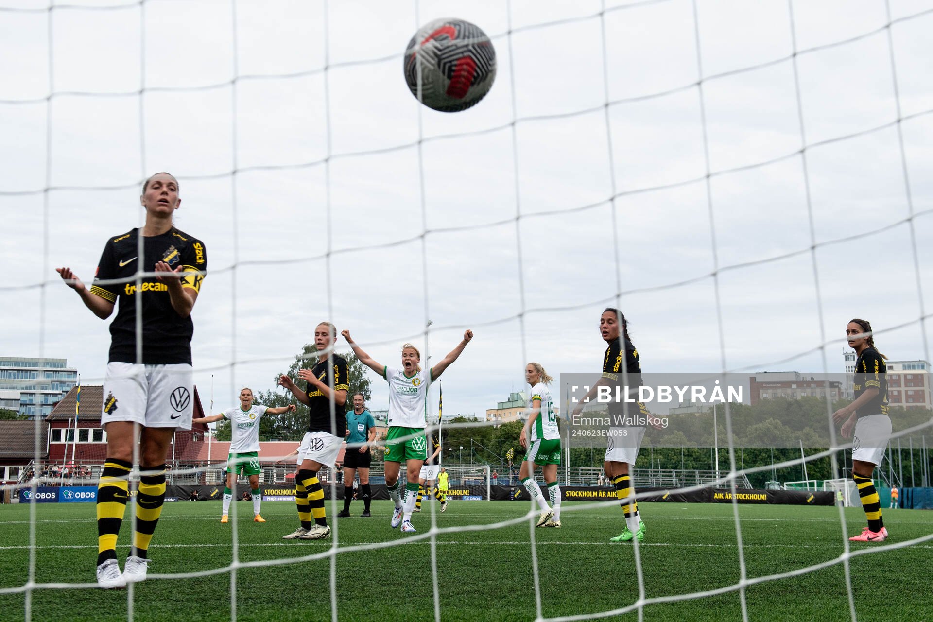 AIKs Jennie Nordin deppar och Hammarbys Julie Blakstad