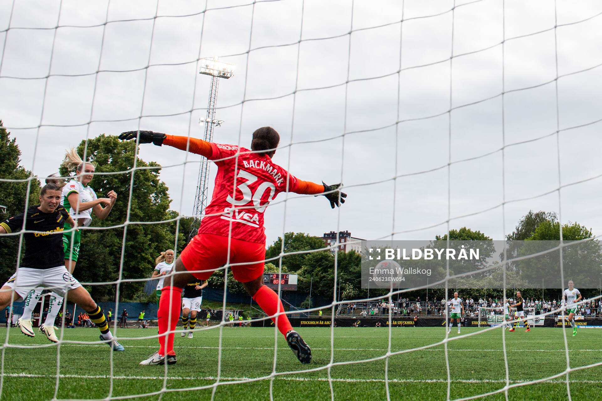 Hammarbys Ellen Wangerheim gör 0-2 bakom AIKs Patricia