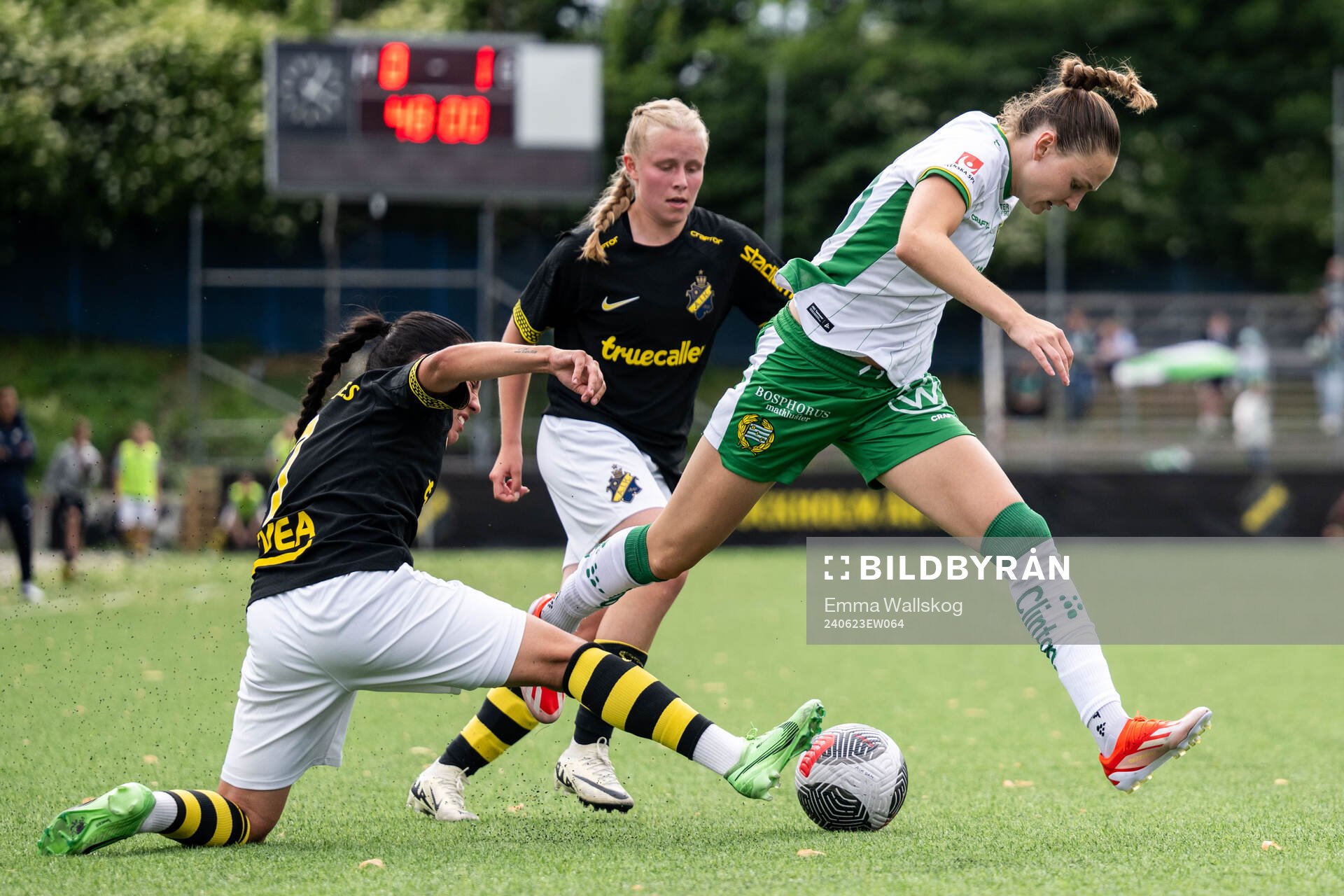 AIKs Michelle Rojas Flores och Nova Selin mot Hammarbys