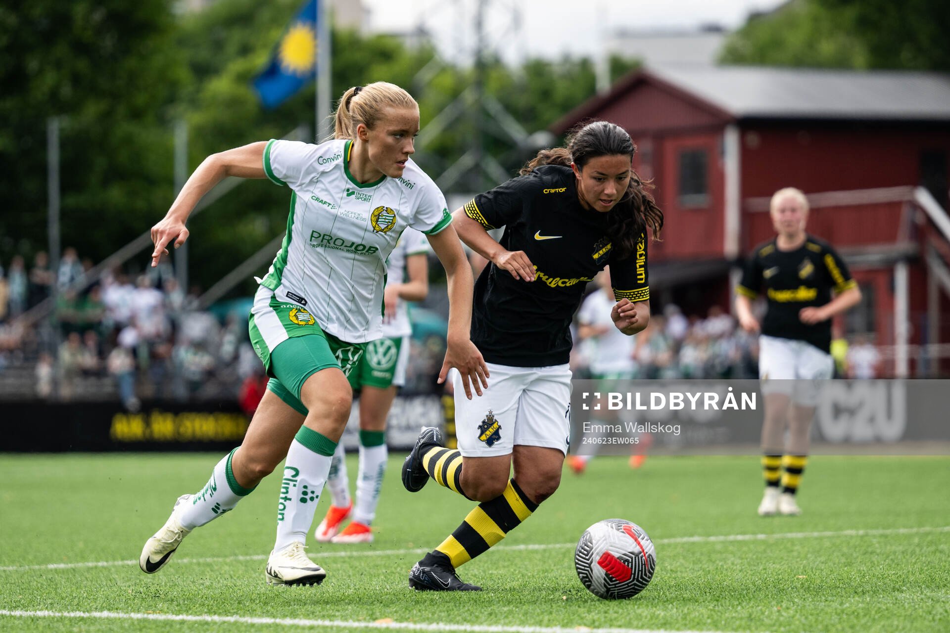 Hammarbys Smilla Holmberg och AIKs Annika Svensson
