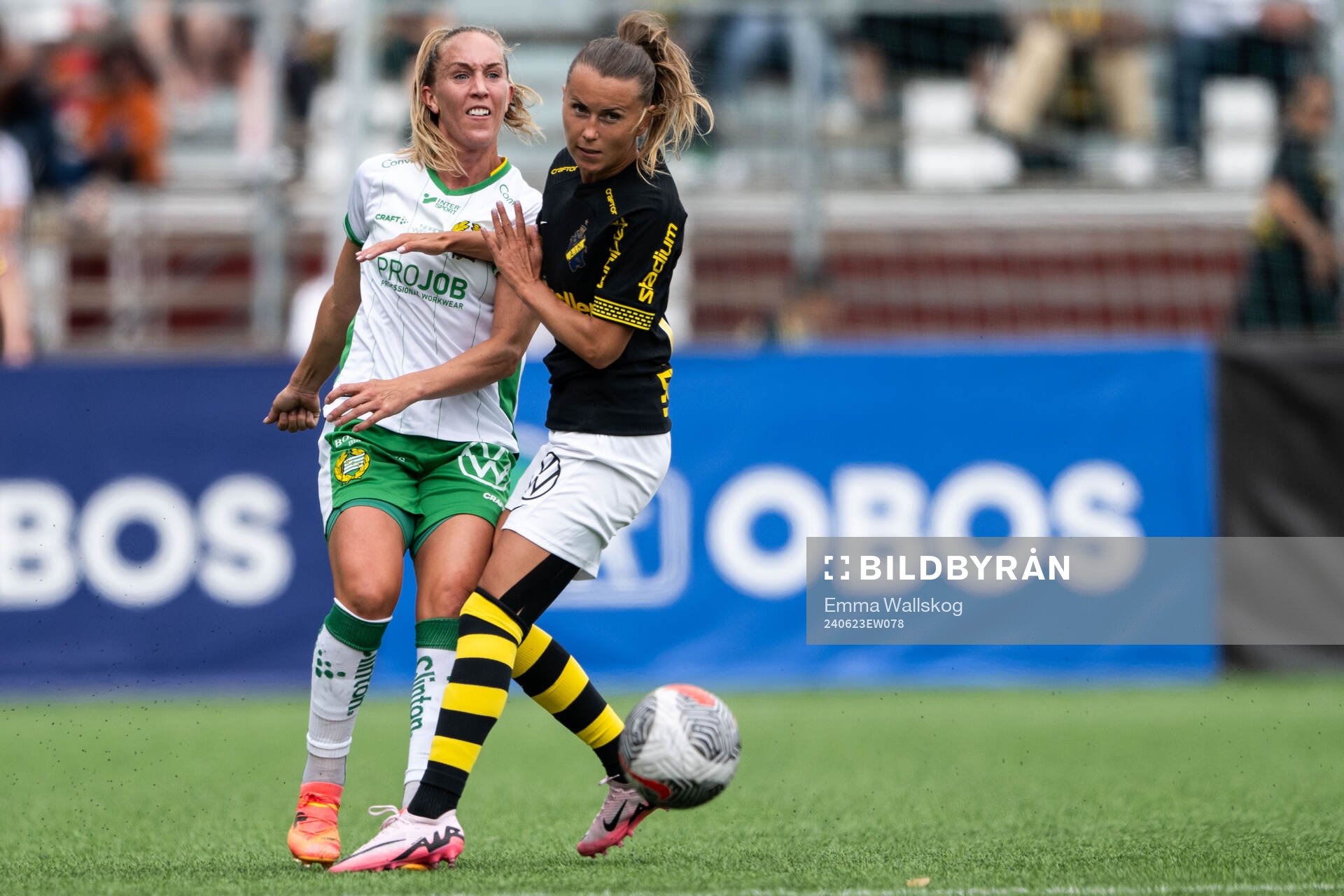 Hammarbys Julia Roddar och AIKs Adelisa Grabus