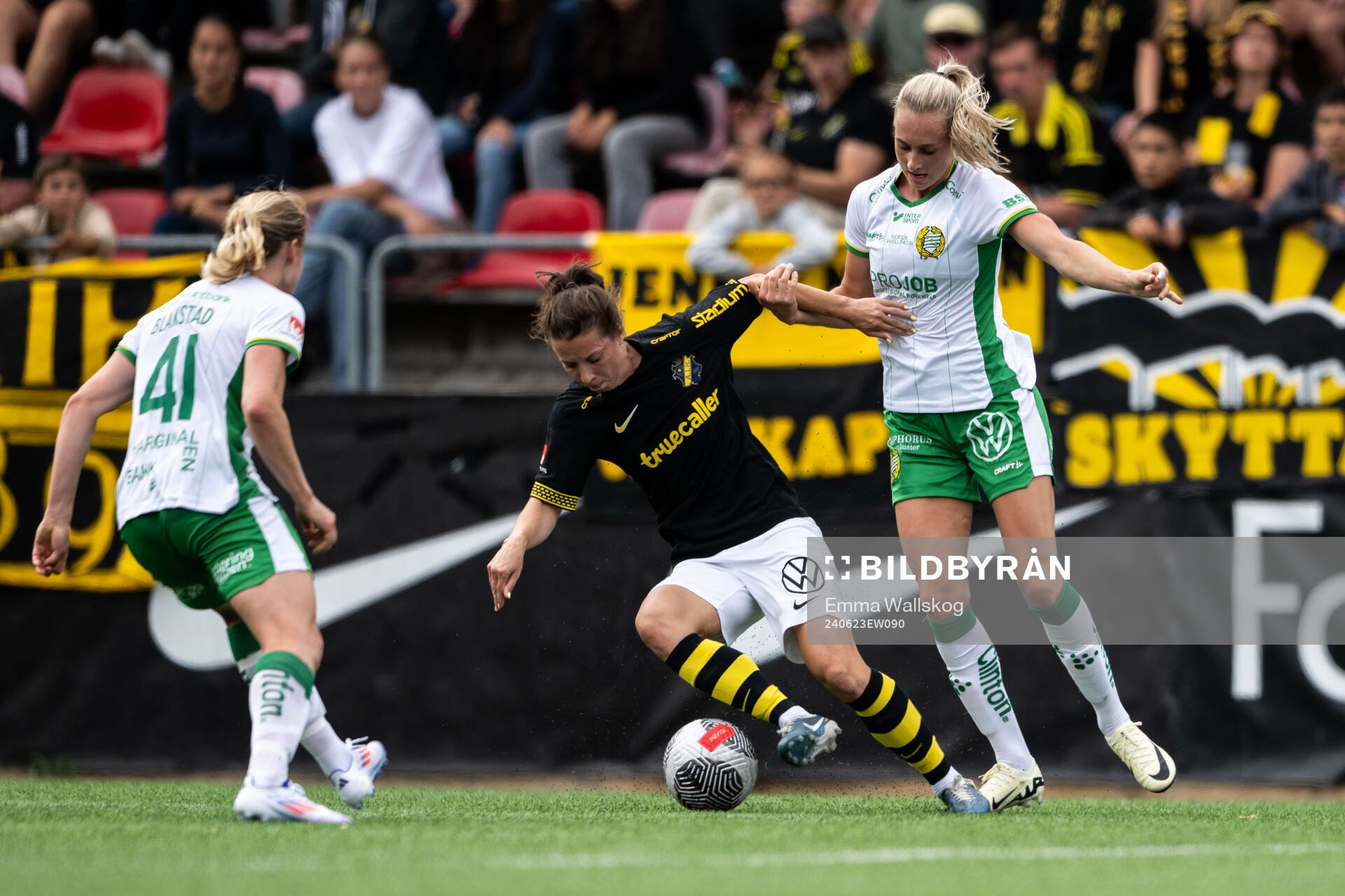 AIKs Patricia Fischerova mot Hammarbys Julie Blakstad och