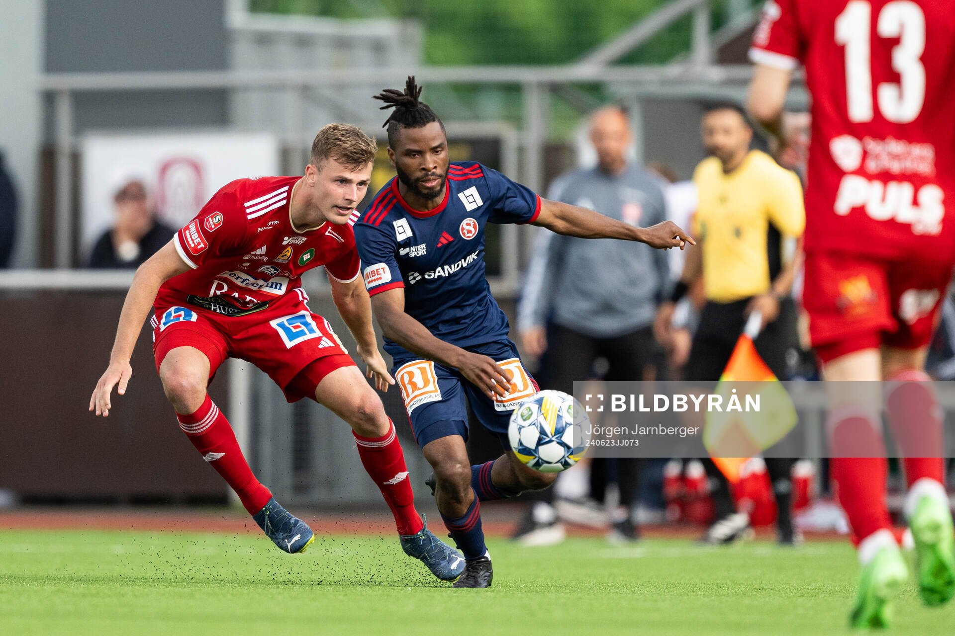 Skövde AIKs Filip Schyberg och Sandvikens IFs John Junior