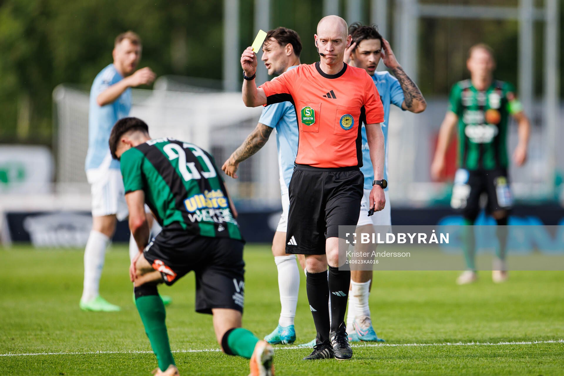 Domare Per Melin ger gult kort till Varbergs Marc Ante