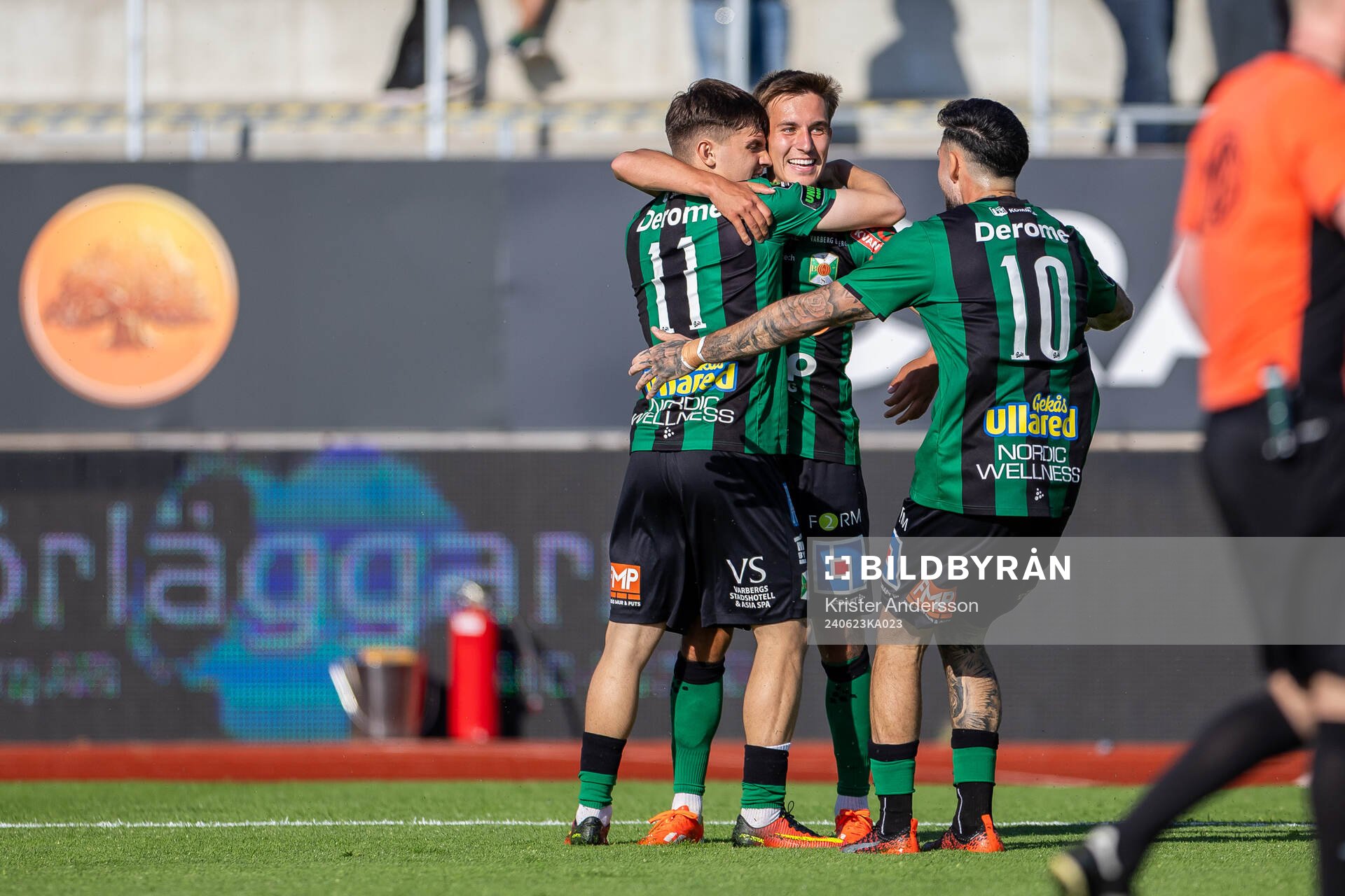Varbergs Isak Bjerkebo jublar med Anton Kurochkin och Diego