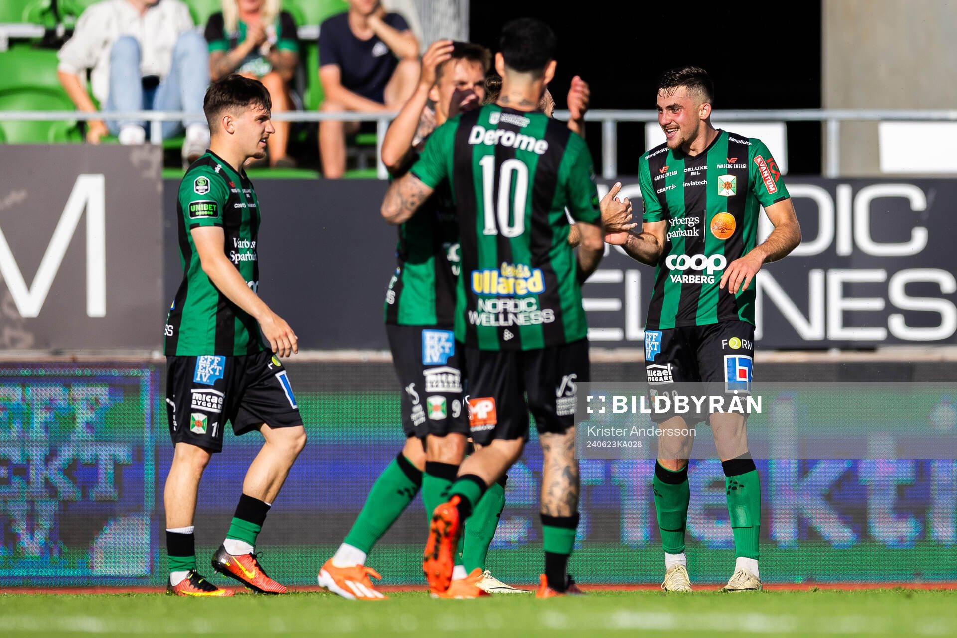 Varbergs Aulon Bitiqi jublar med lagkamrater