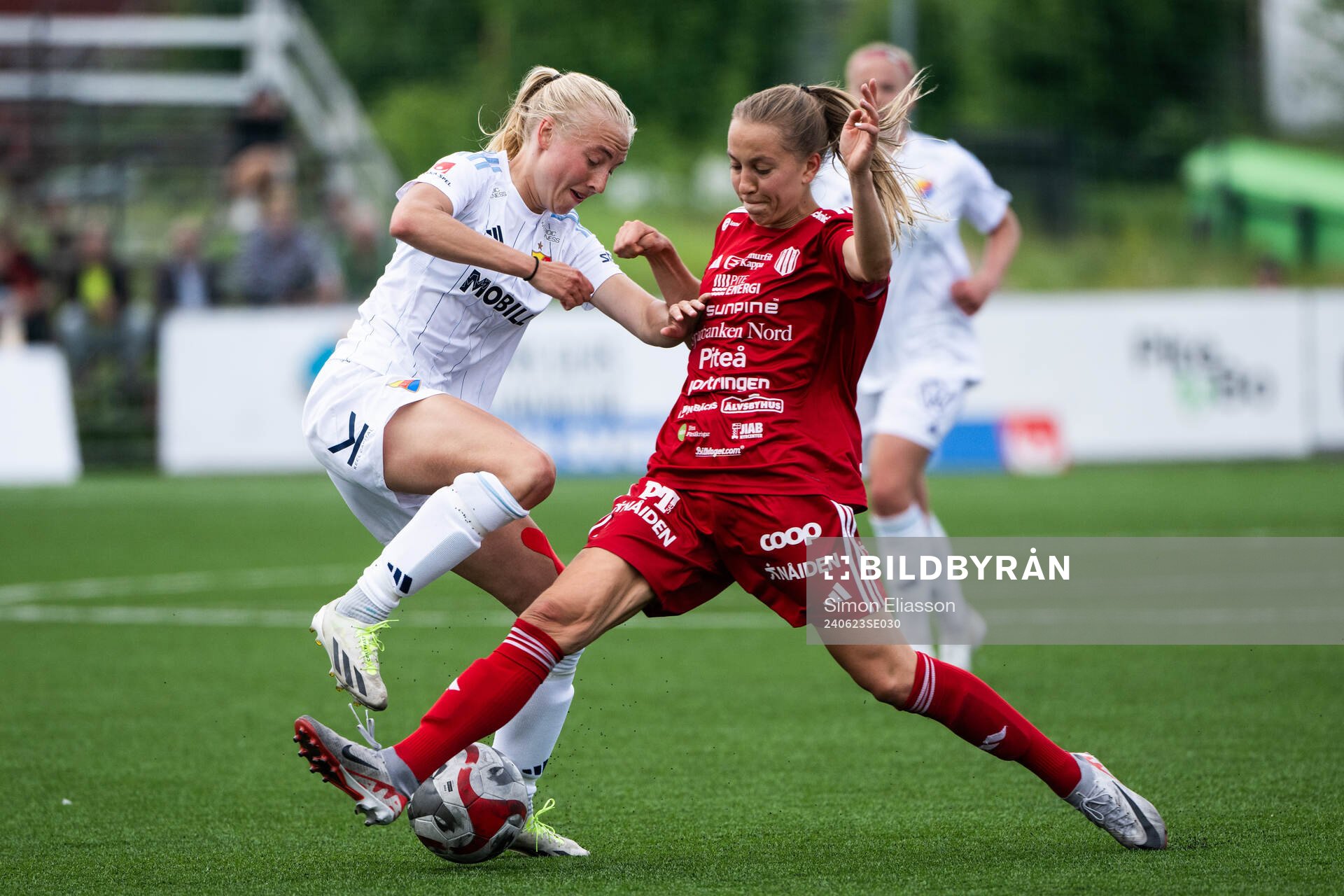 Djurgårdens Stinalisa Johansson och Piteås Emma Viklund