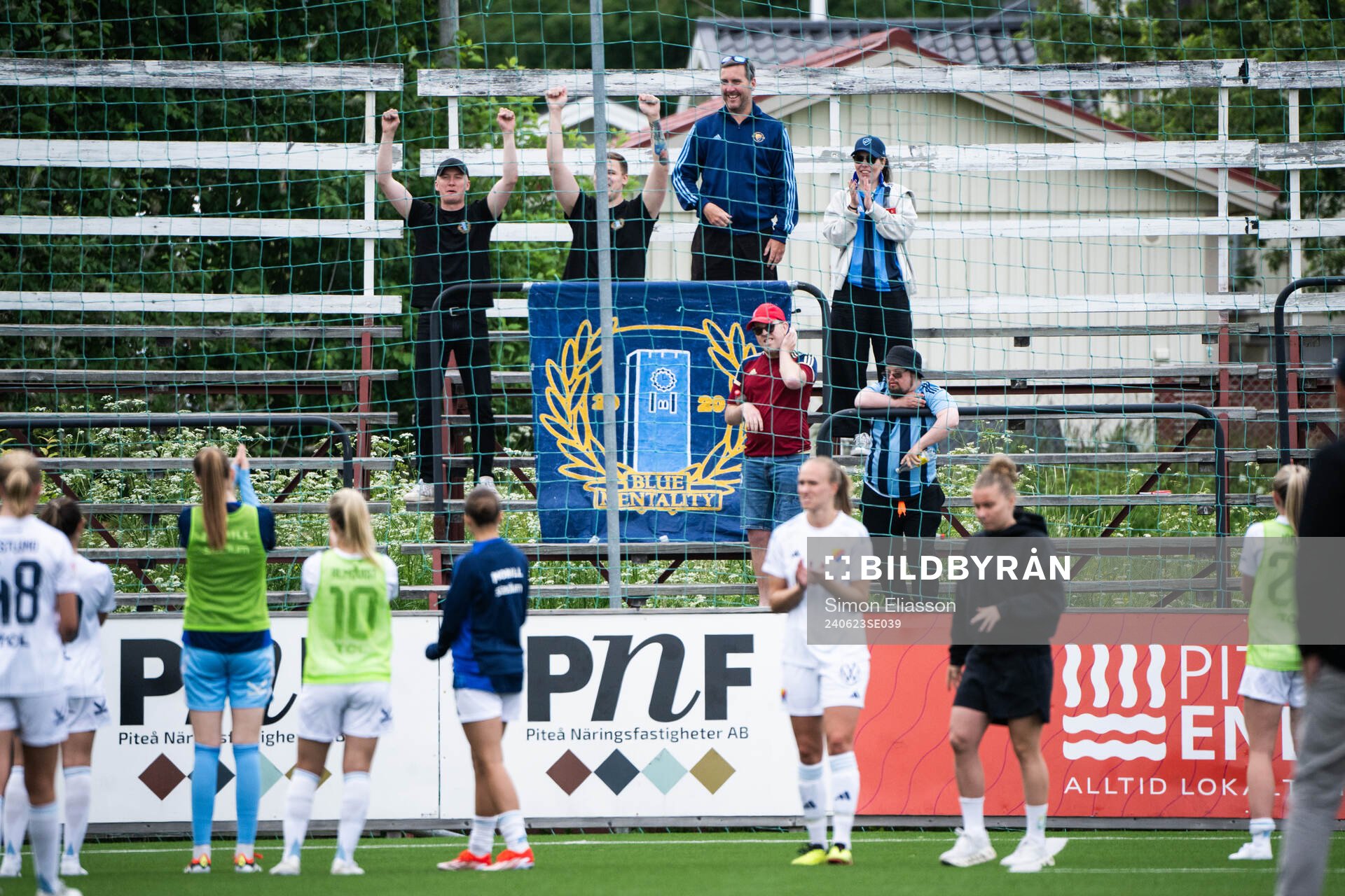 Djurgårdens spelare tackar supportrar