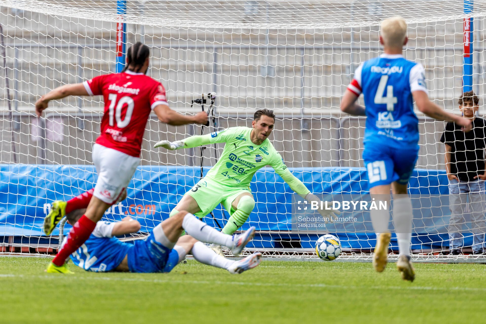 Degerfors Dijan Vukojevic och IK Oddevolds Oscar Ekman