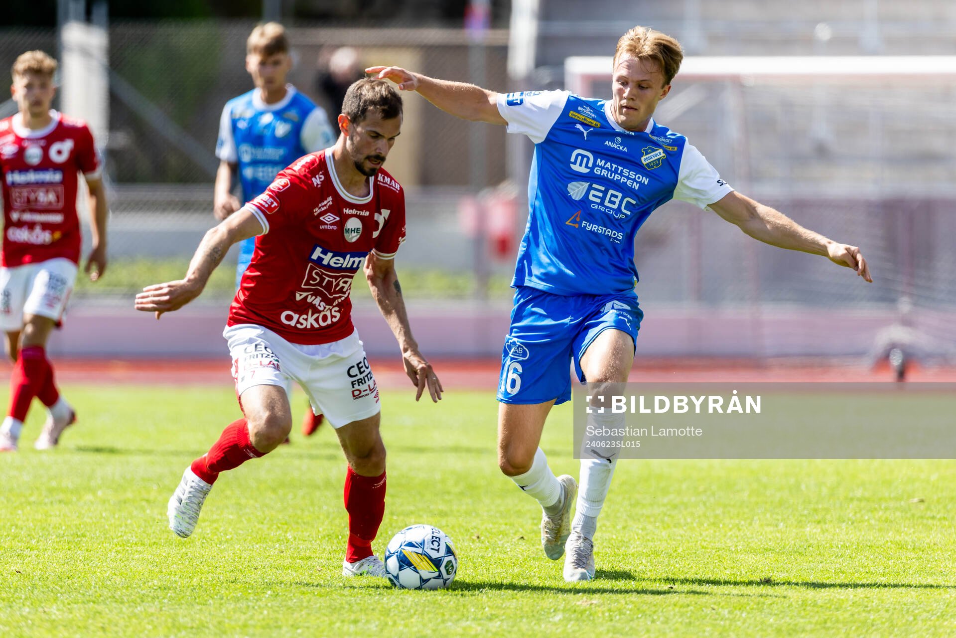 Degerfors Sebastian Ohlsson och IK Oddevolds Gabriel Sandberg under fotbollsmatchen i Superettan mellan IK Oddevold och Degerfors den 23 juni 2024 i Uddevalla.