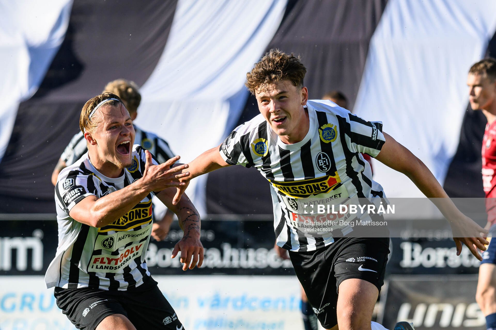 Landskronas Vincent Sundberg och Max Nilsson jublar