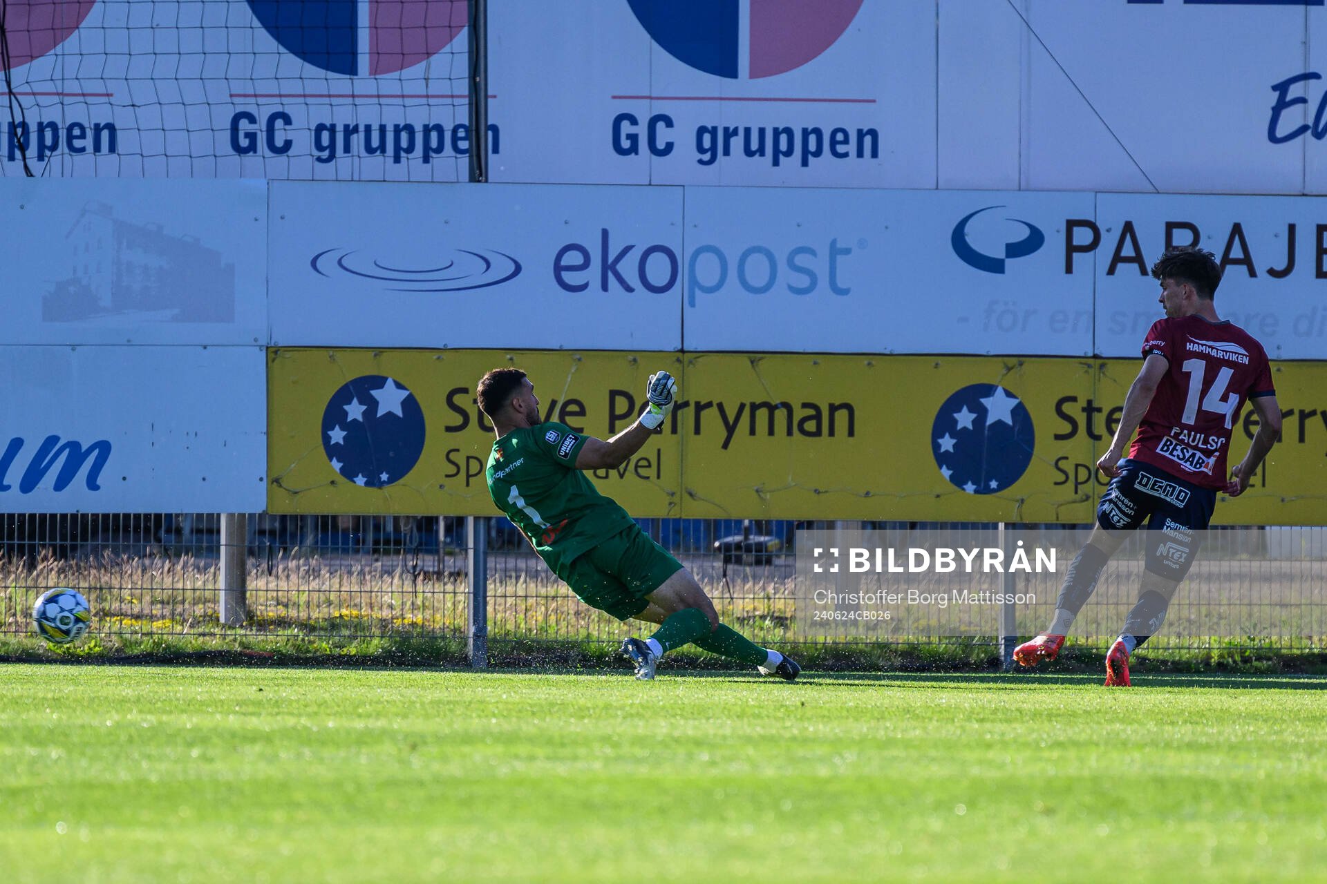 Landskronas målvakt Amr Kaddoura och Örgrytes Daniel