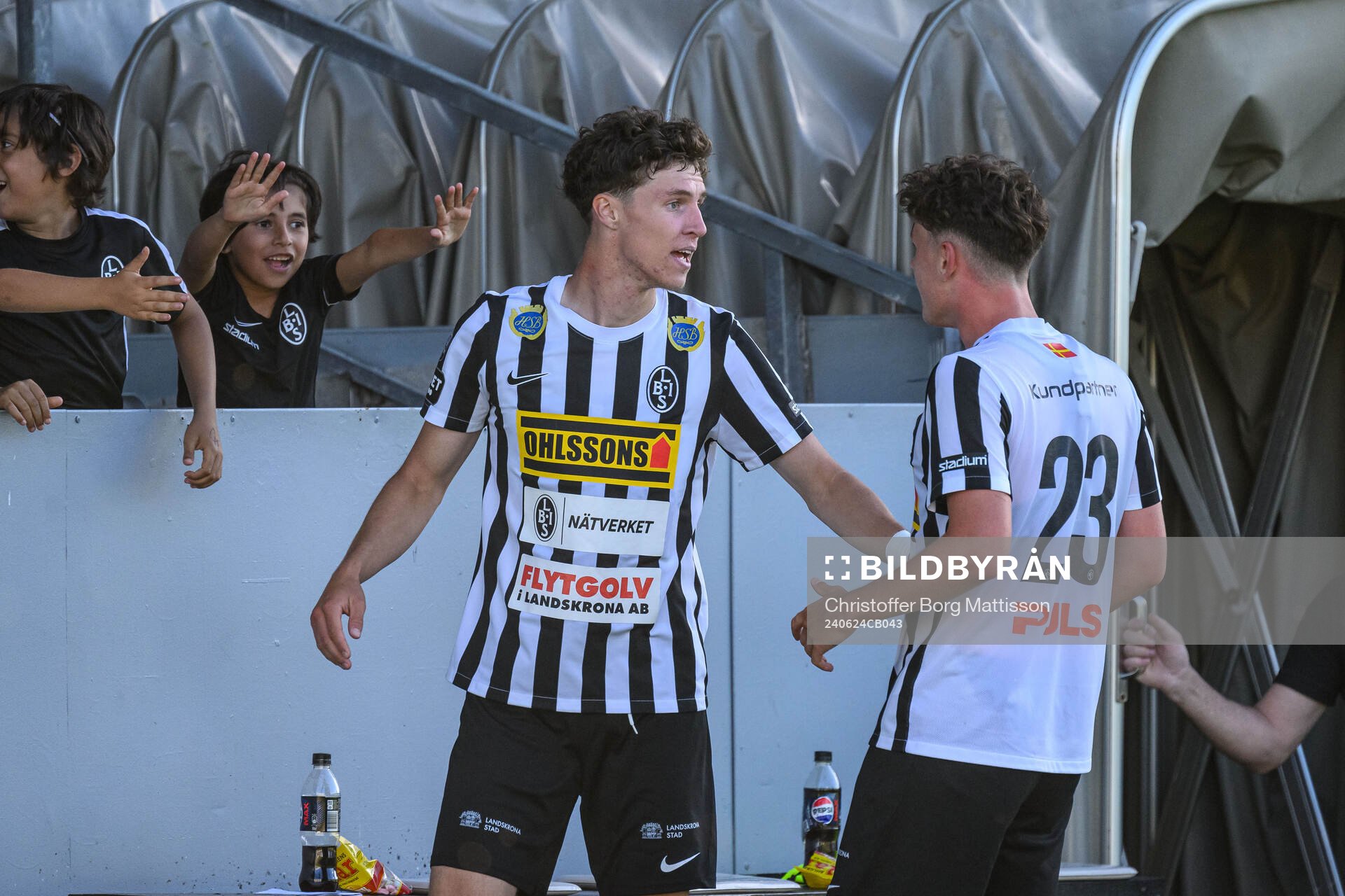 Landskronas Samuel Burakowsky och Max Nilsson jublar efter 2-2 under fotbollsmatchen i Superettan mellan Landskrona och Örgryte den 24 juni 2024 i Landskrona.