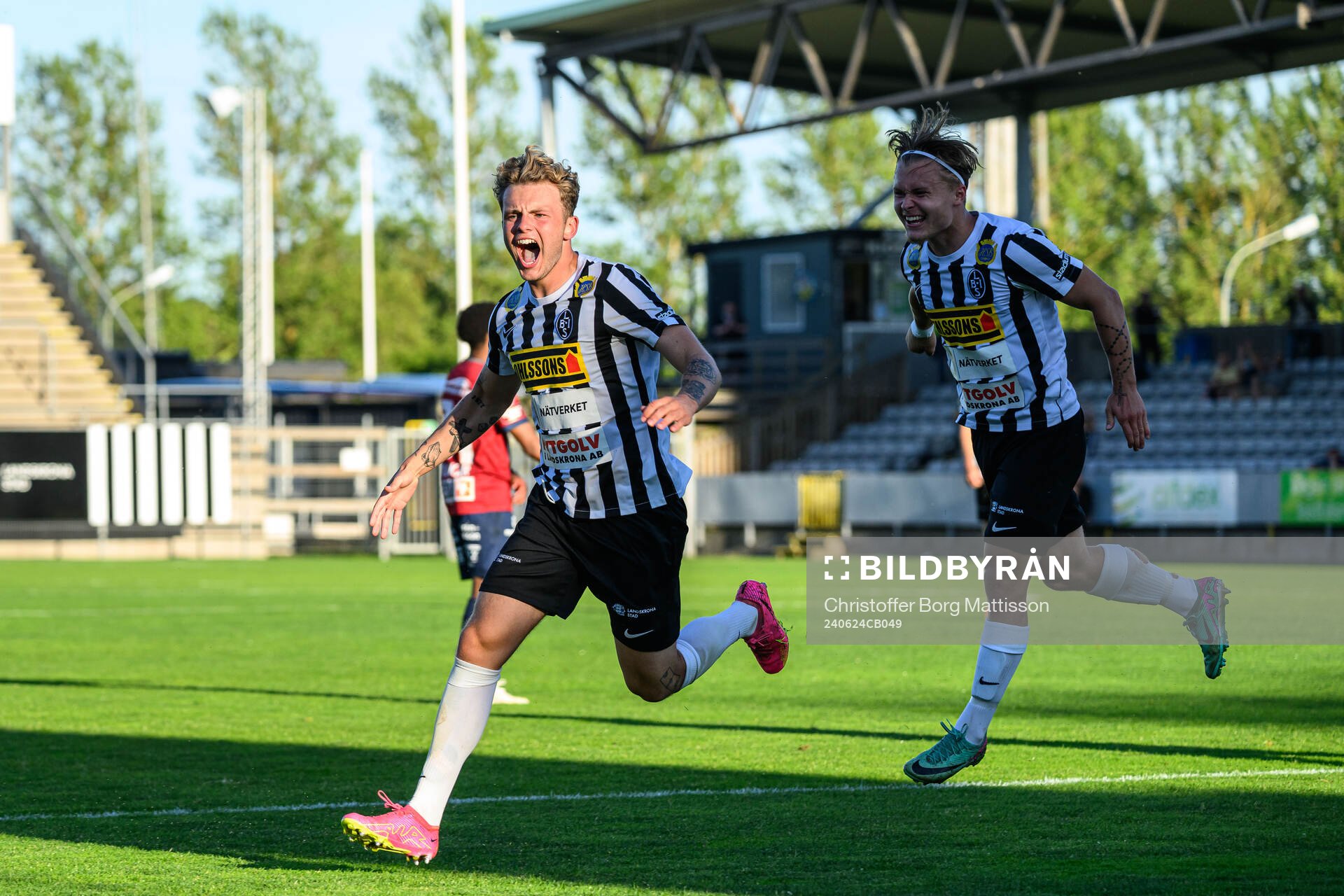 Landskronas Frederik Ihler och Vincent Sundberg jublar