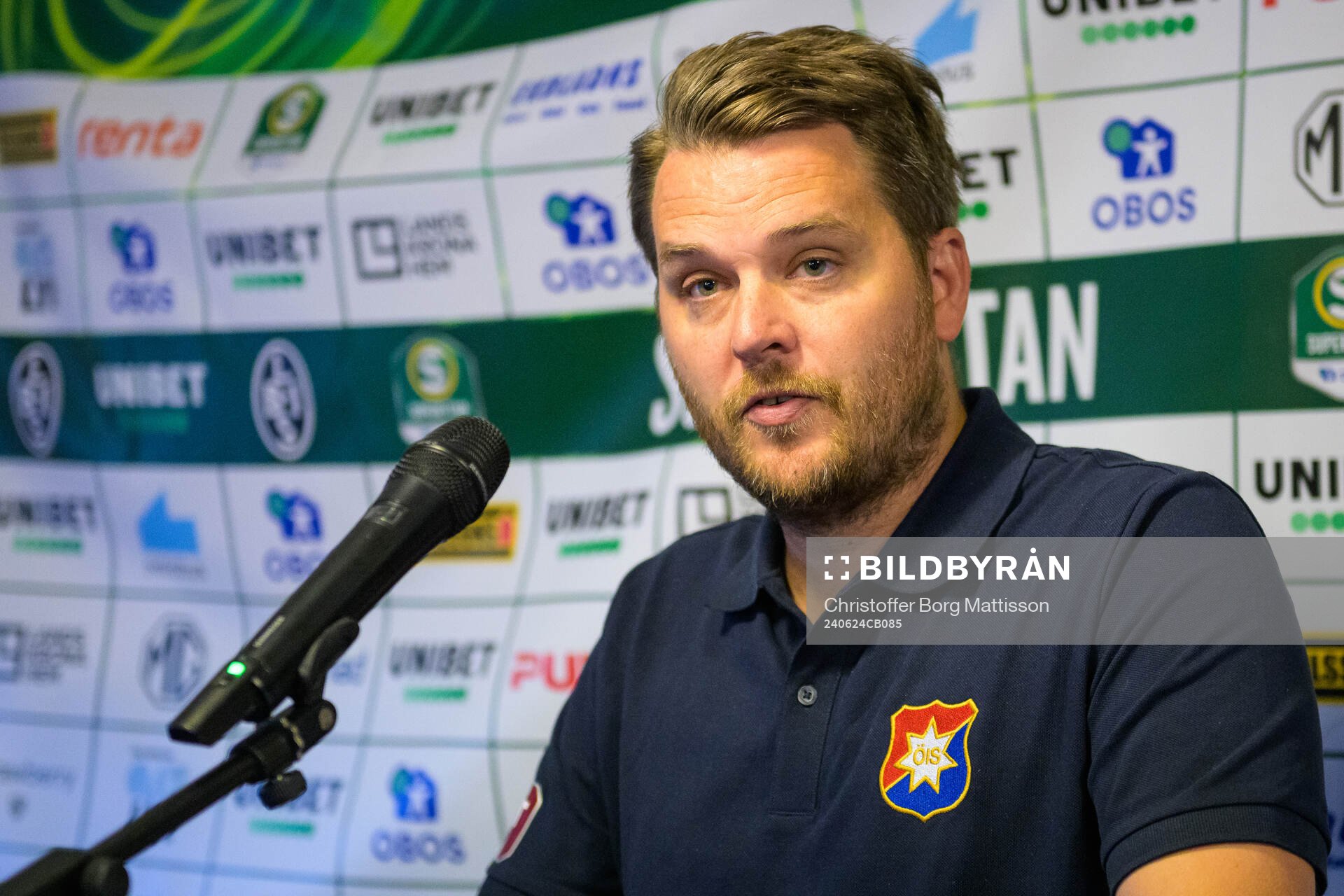 Örgrytes tränare Andreas Holmberg vid en presskonferens