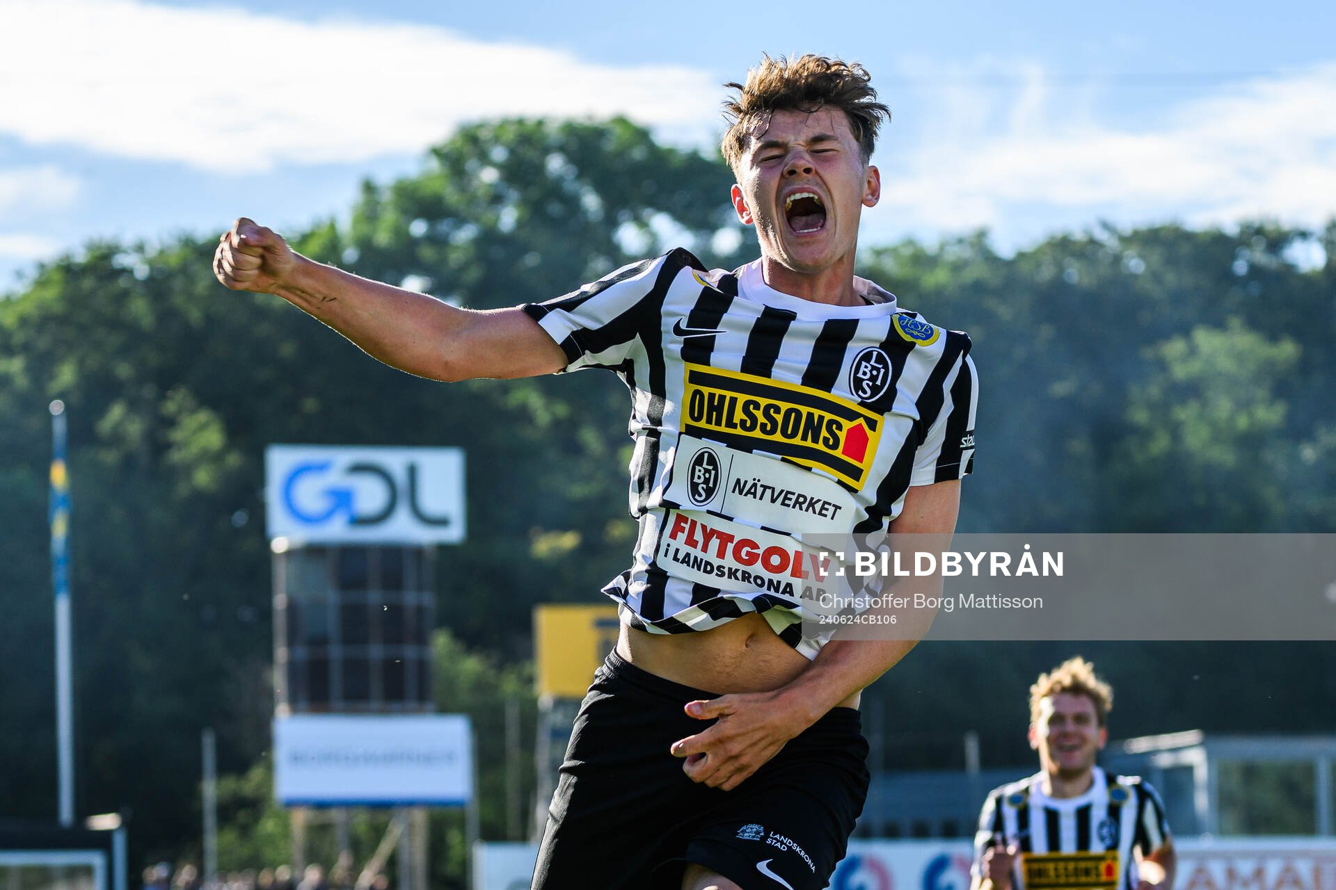 Landskronas Max Nilsson jublar efter 1-0 under fotbollsmatchen i Superettan mellan Landskrona och Örgryte den 24 juni 2024 i Landskrona.