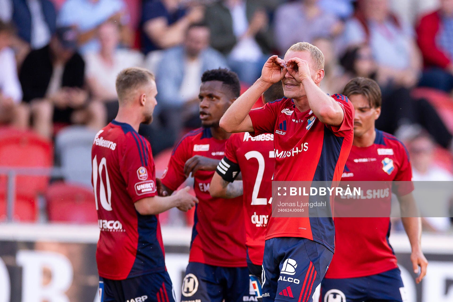 Östers Adam Bergmark Wiberg jublar