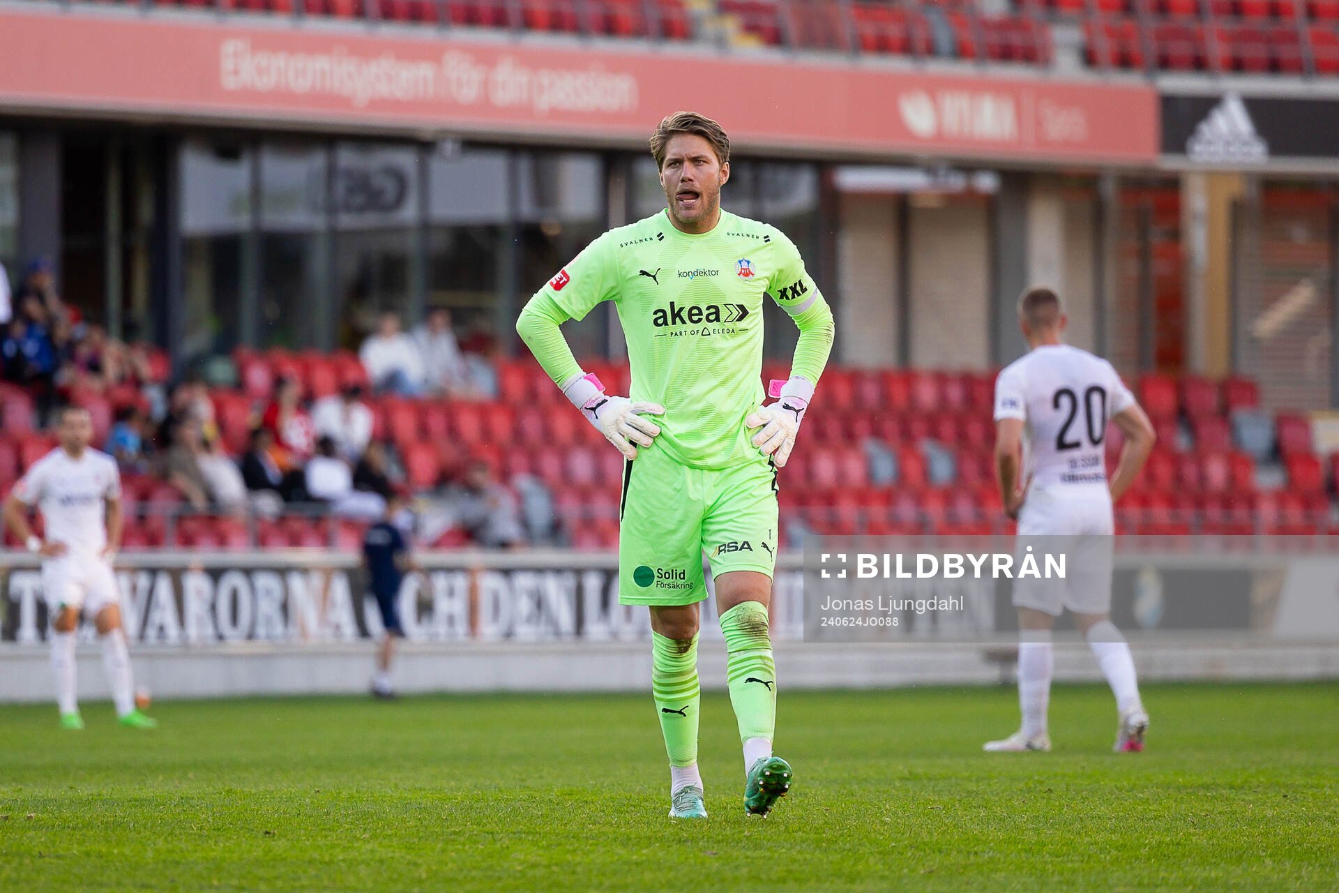 Helsingborgs målvakt Kalle Joelsson deppar