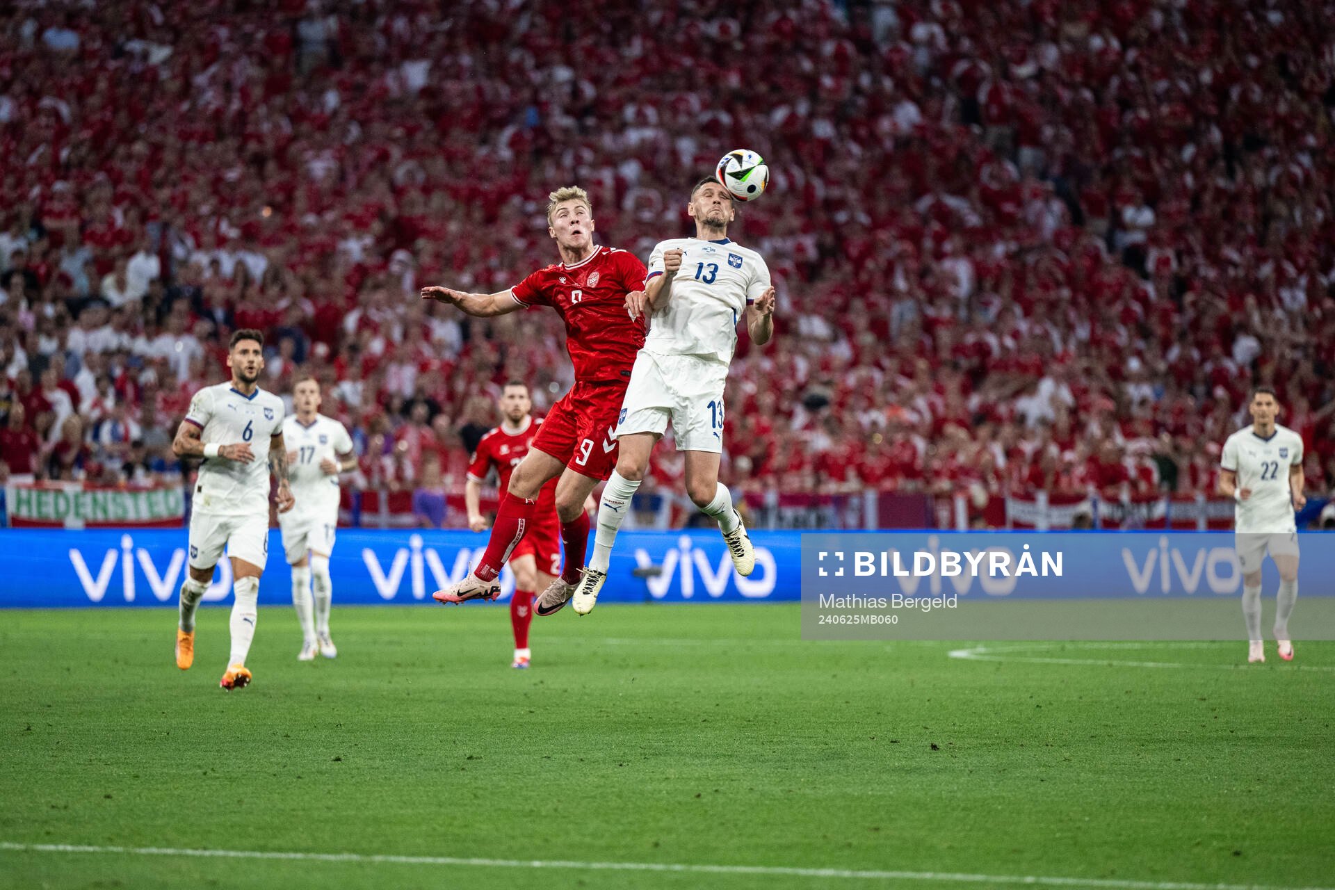 Rasmus Højlund of Denmark and Milos Veljkovic of Serbia