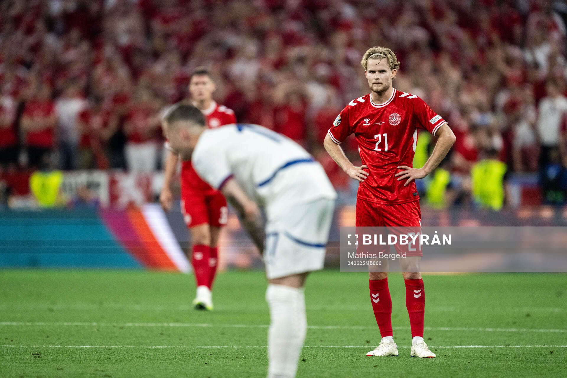 Morten Hjulmand of Denmark looks dejected