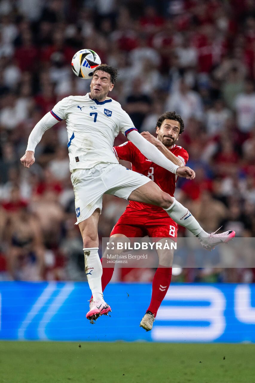 Dusan Vlahovic of Serbia and Thomas Delaney of Denmark