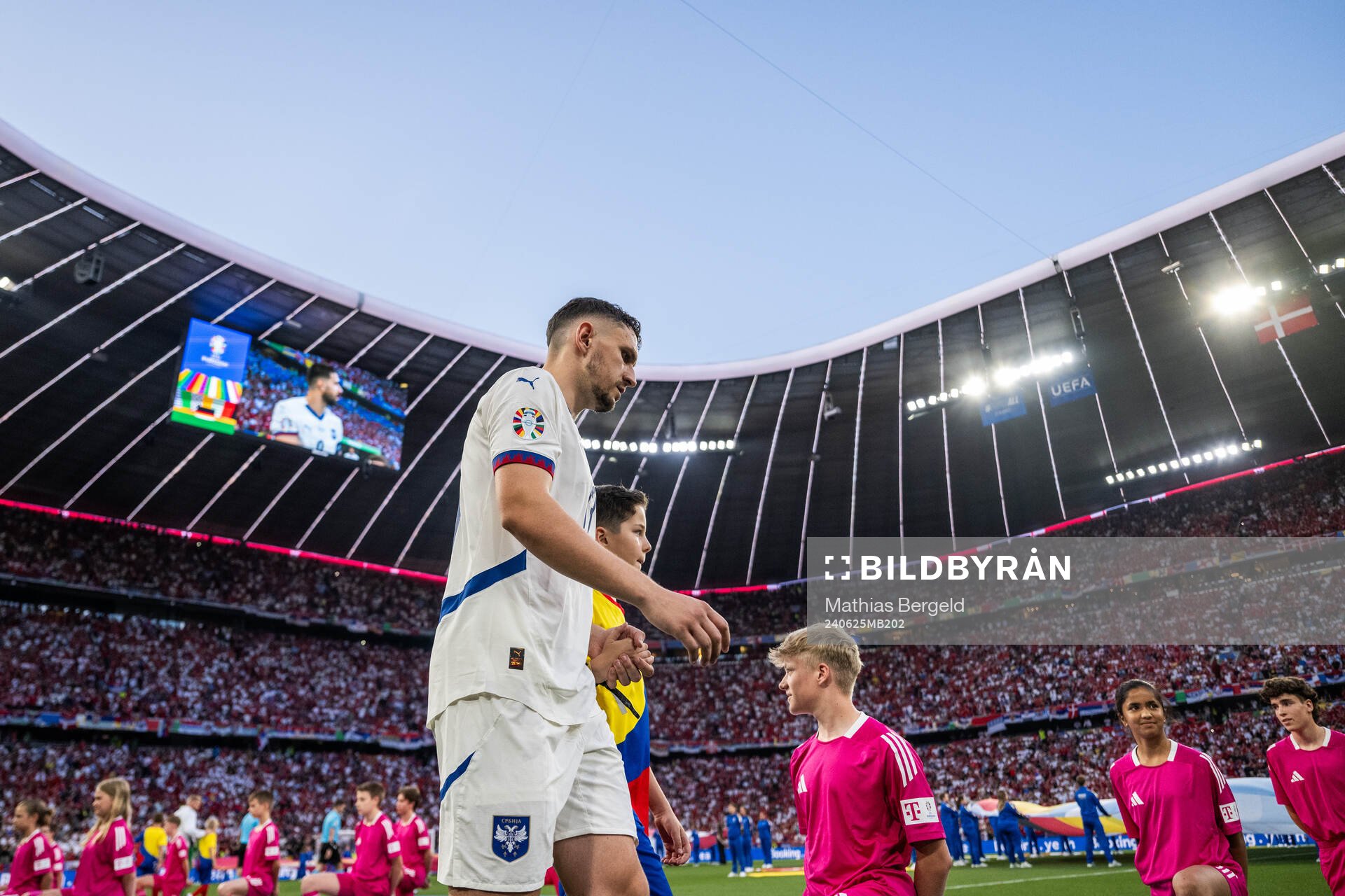 Milos Veljkovic of Serbia enters the pitch