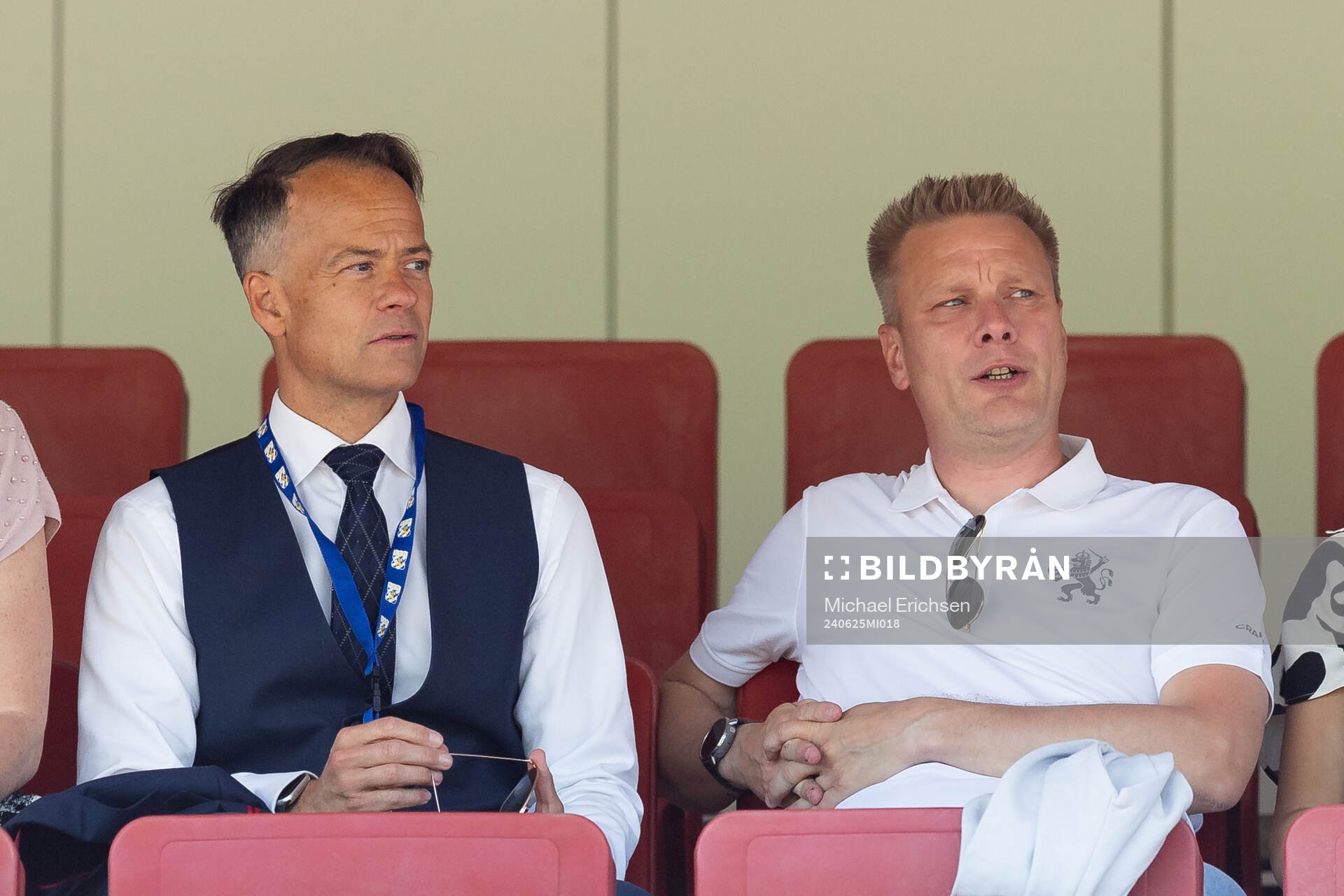 IFK Göteborgs ordförande Rickard Berkling och tränare Stefan Billborn på läktaren under träningsmatchen i fotboll mellan IFK Göteborg och IFK Norrköping den 25 juni 2024 i Göteborg.