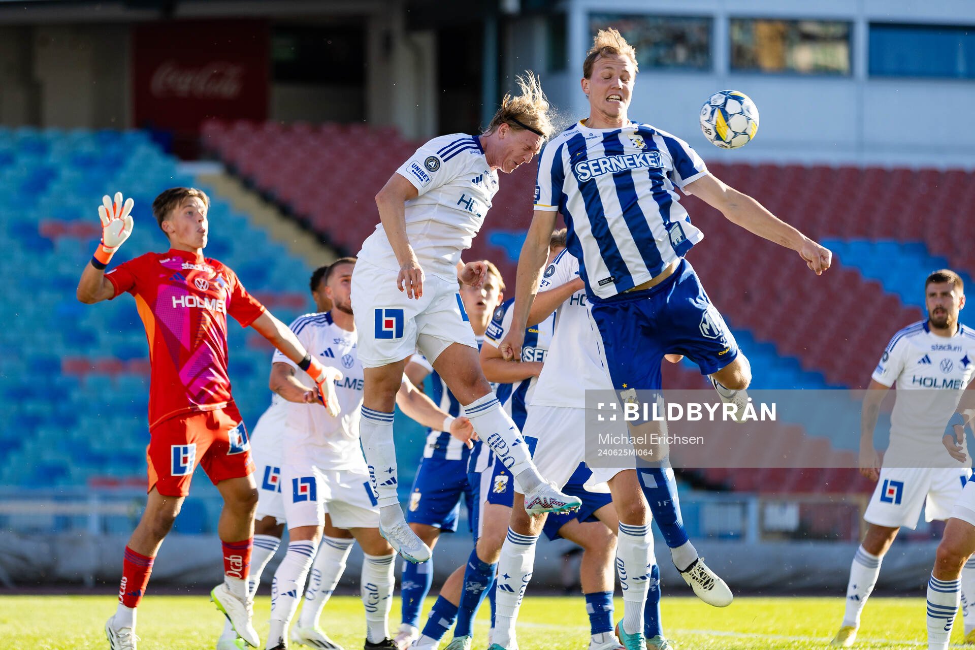 IFK Norrköpings Daniel Fritz Eid och IFK Göteborgs Adam Carlén under träningsmatchen i fotboll mellan IFK Göteborg och IFK Norrköping den 25 juni 2024 i Göteborg.
